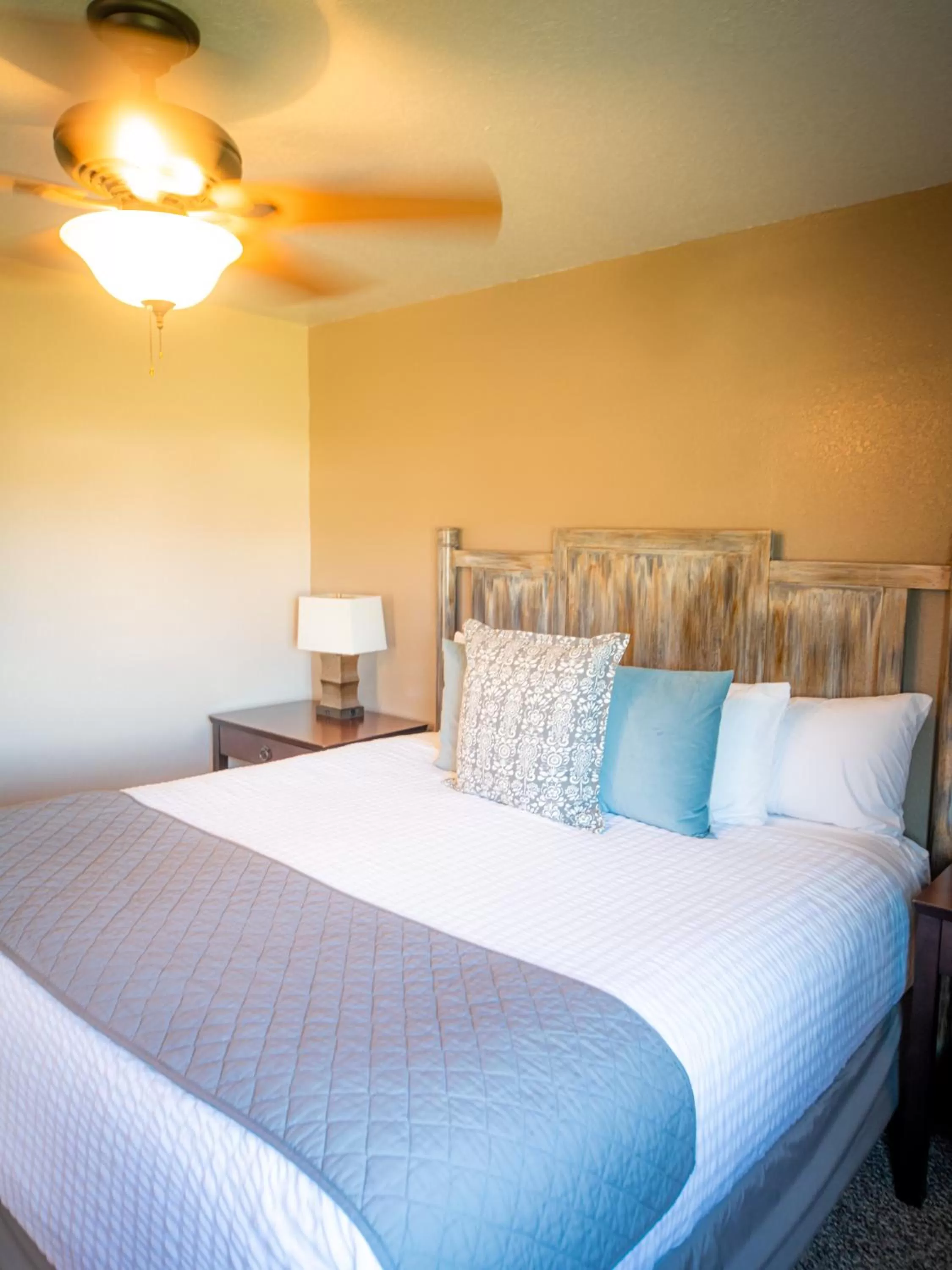 Bed in Mountain View Lodge