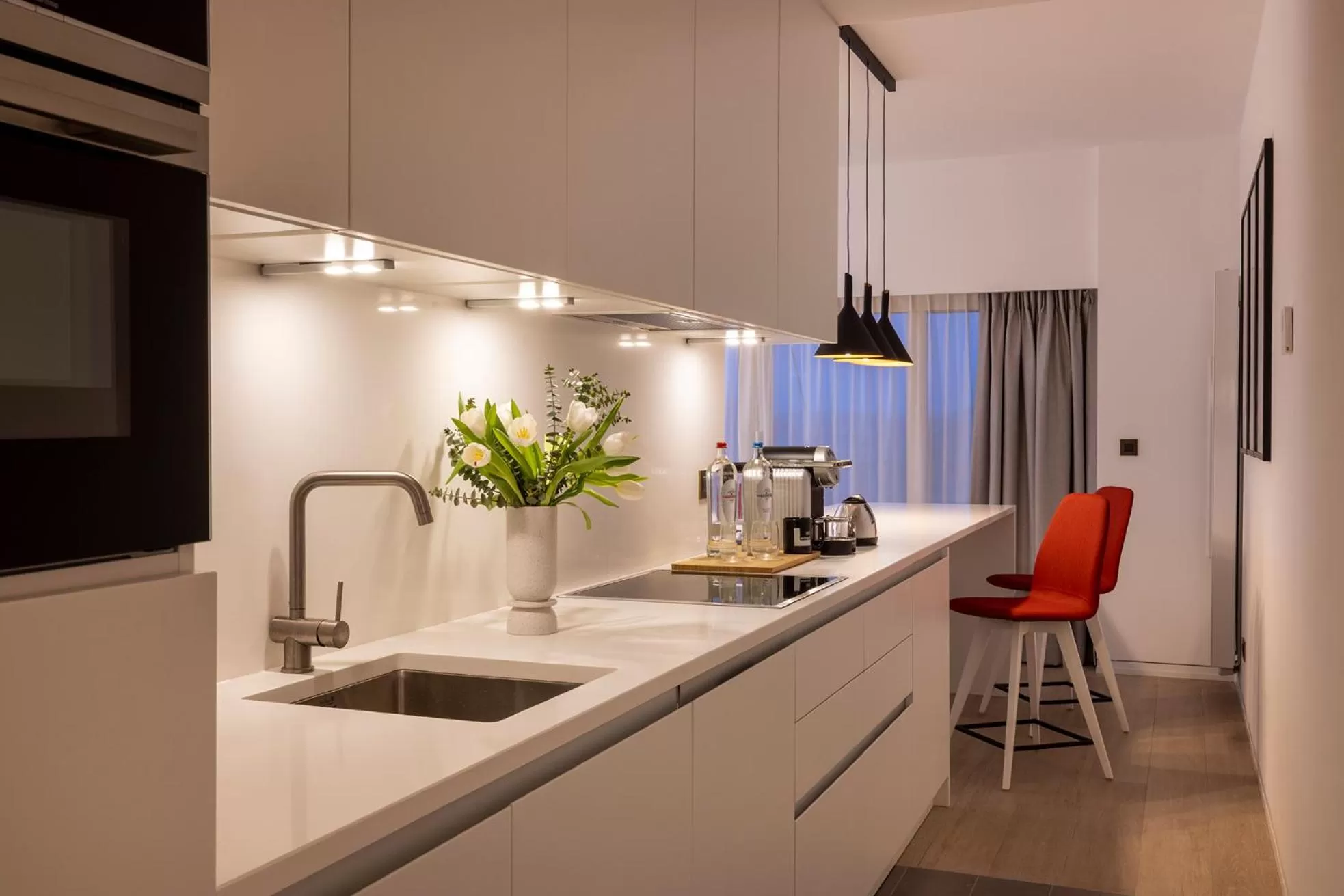 Kitchen or kitchenette in L-Avenue