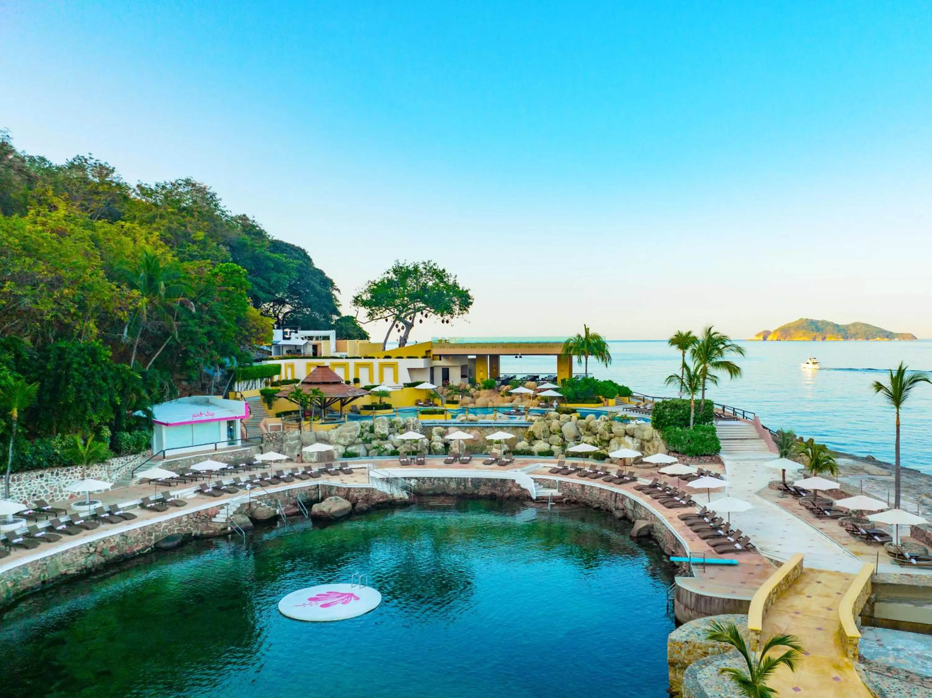 Swimming pool in Las Brisas Acapulco