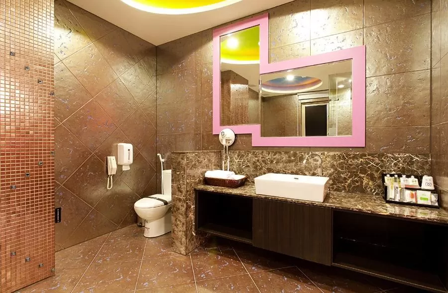 Bathroom in Discovery Motel - Yanping