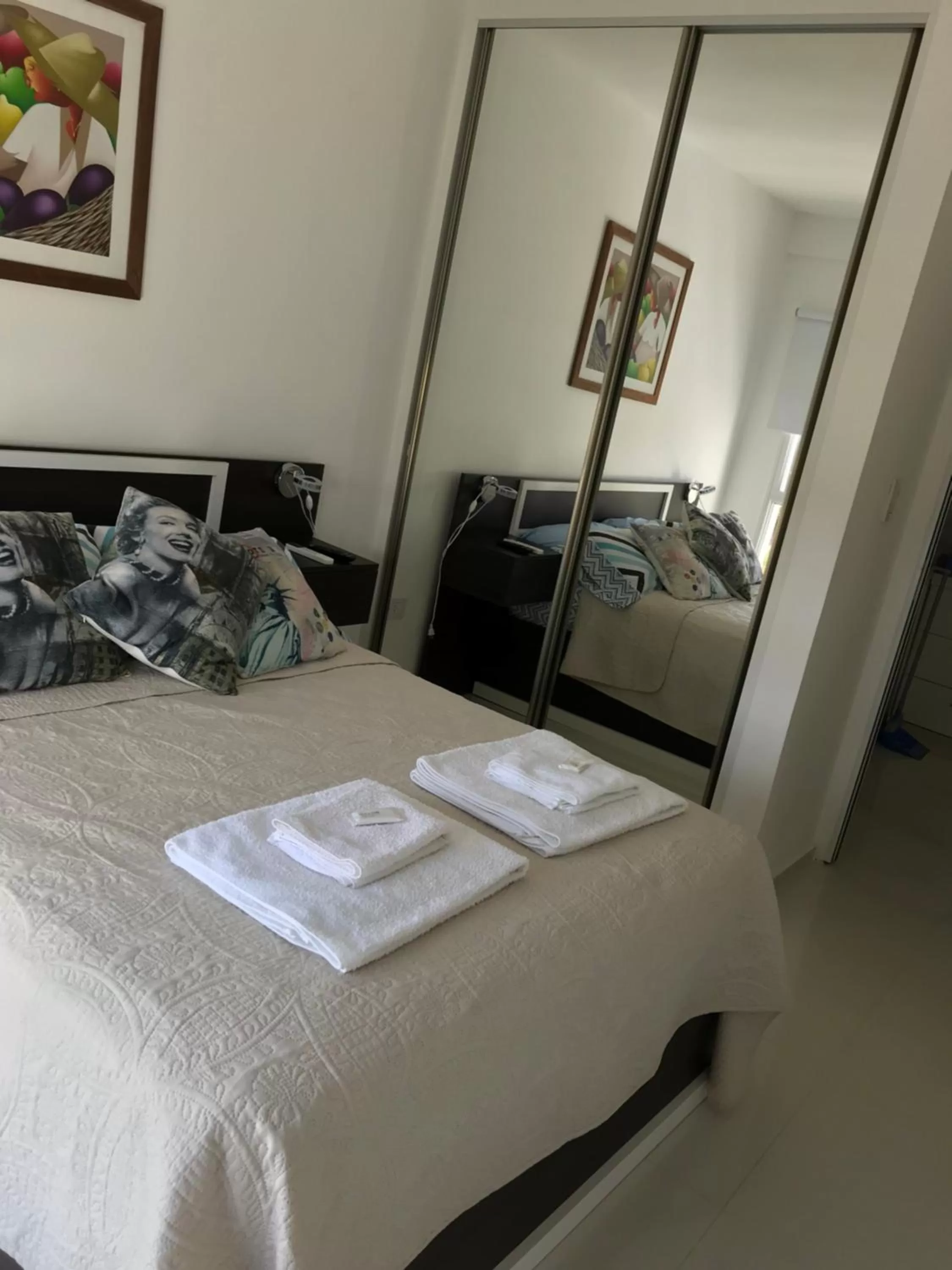 Bedroom, Bed in Departamento Rodrigo II