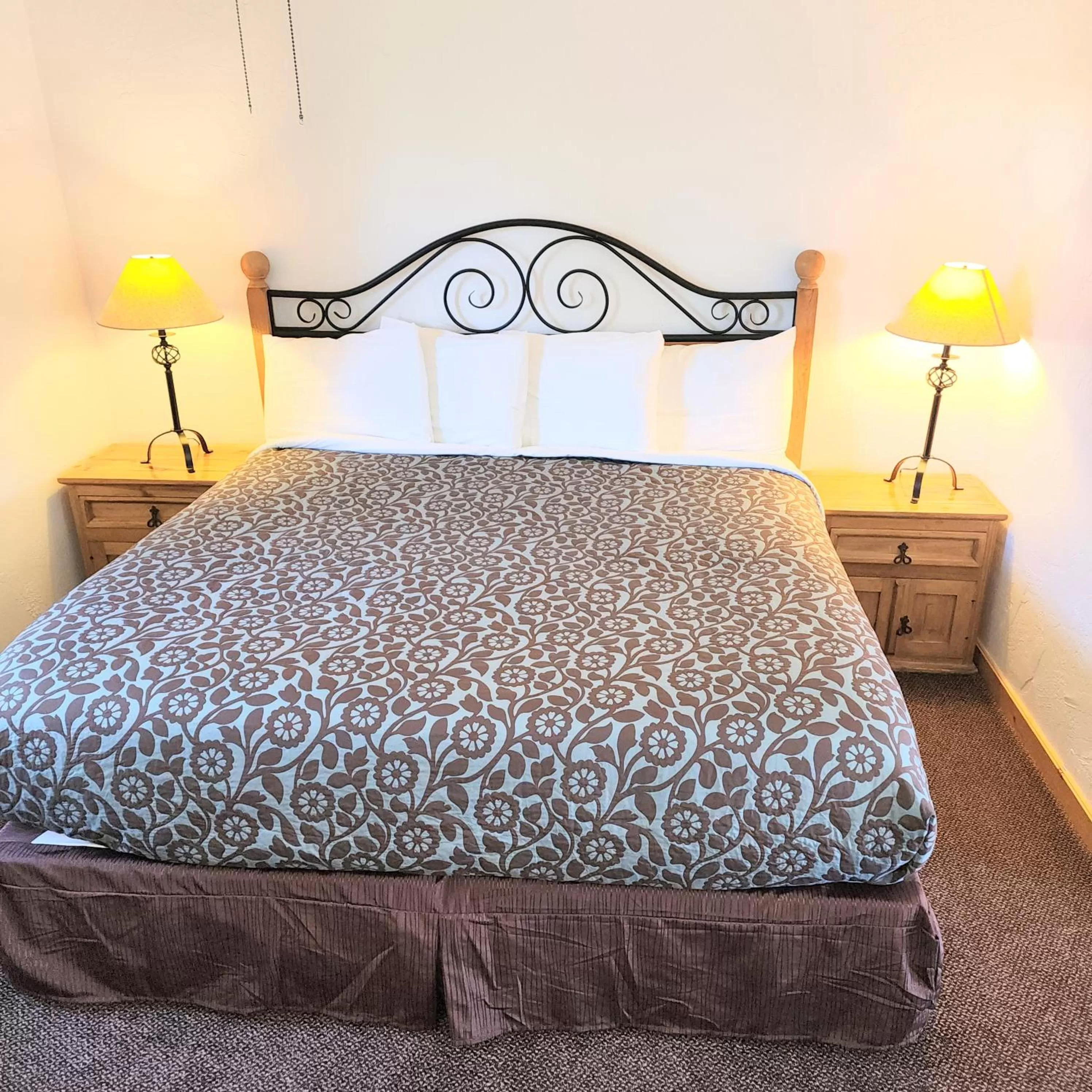 Bed in Canyon Motel near Rocky Mountain National Park