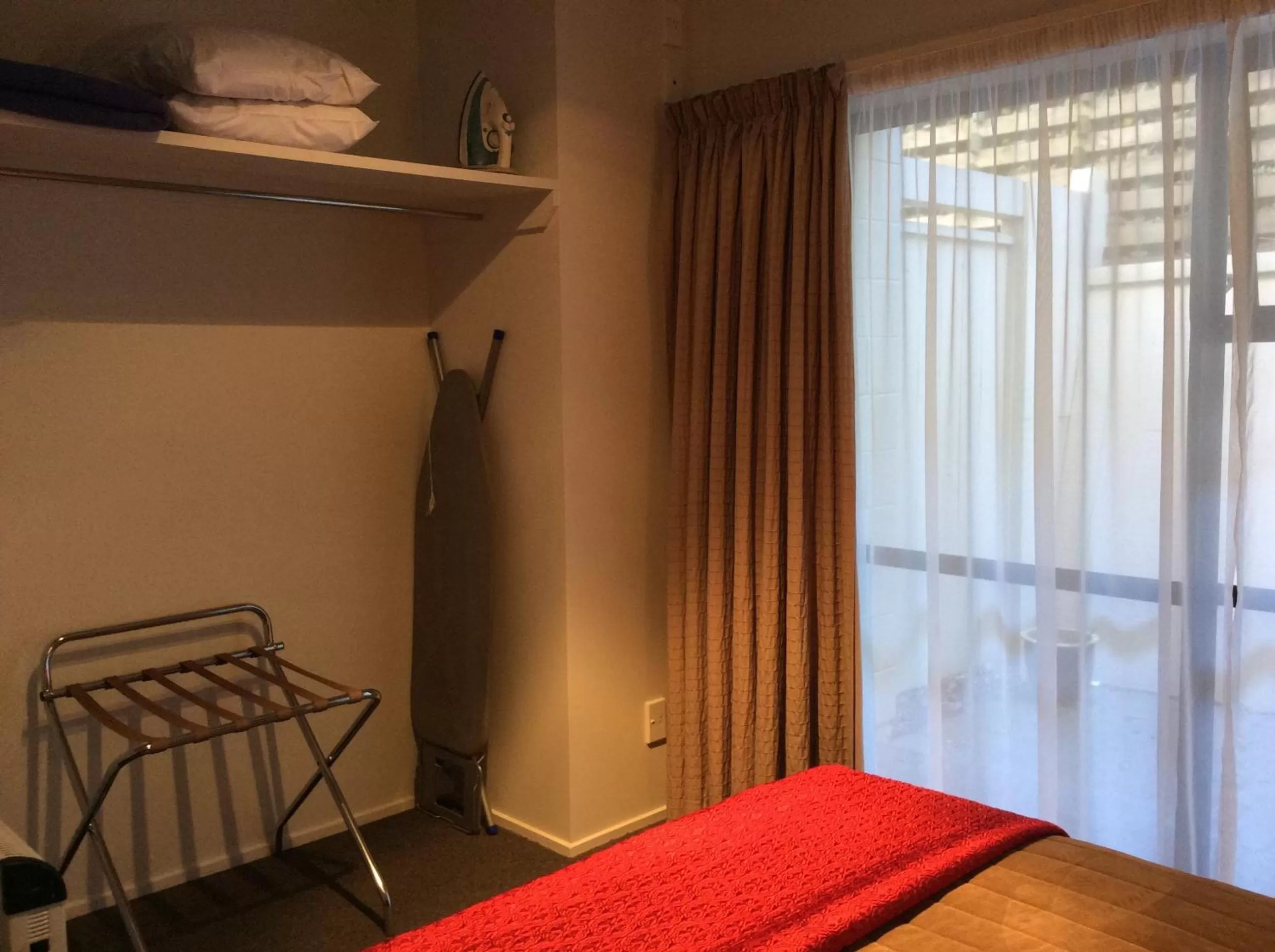 Decorative detail, Bed in Marksman Motor Inn