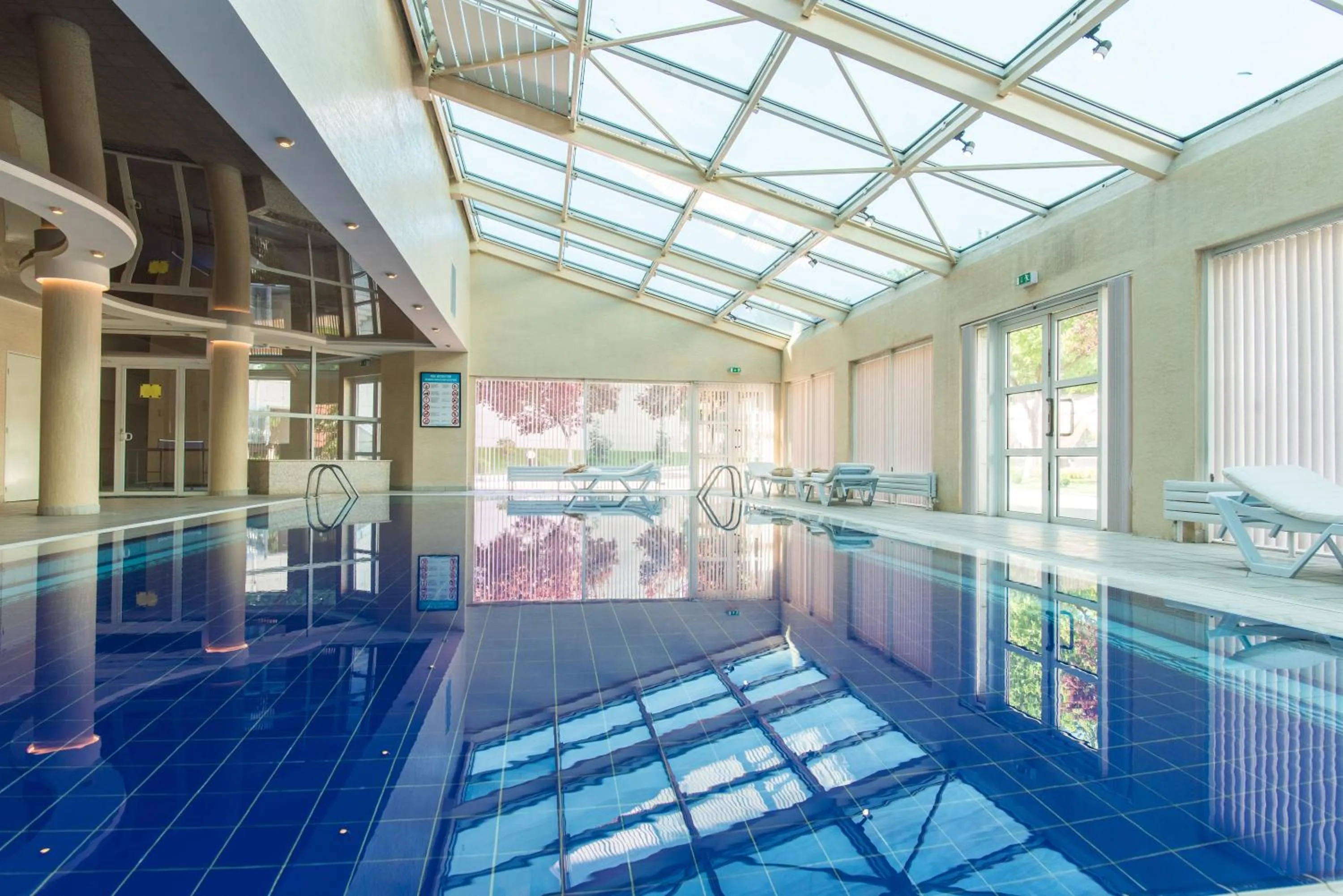 Swimming pool in City Palace Hotel Tashkent