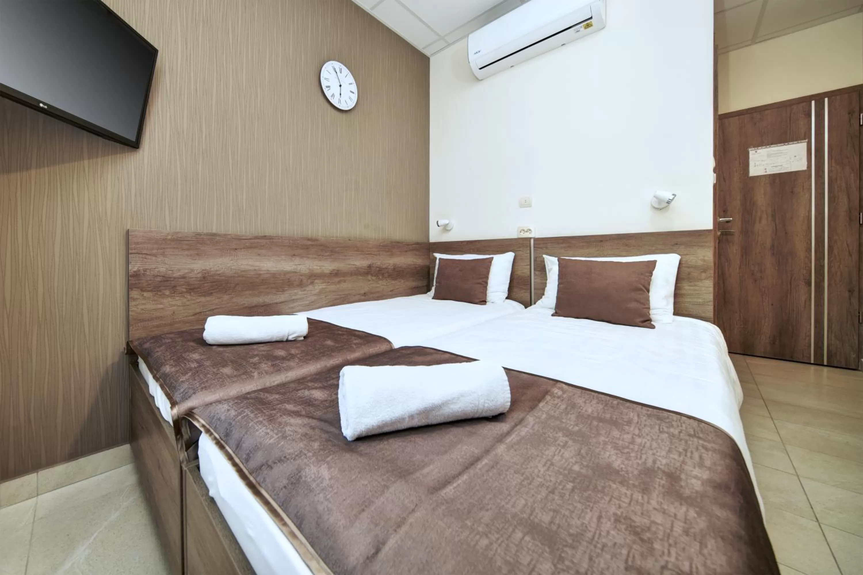 Bed in Familia Panzió & Apartmanház Győr