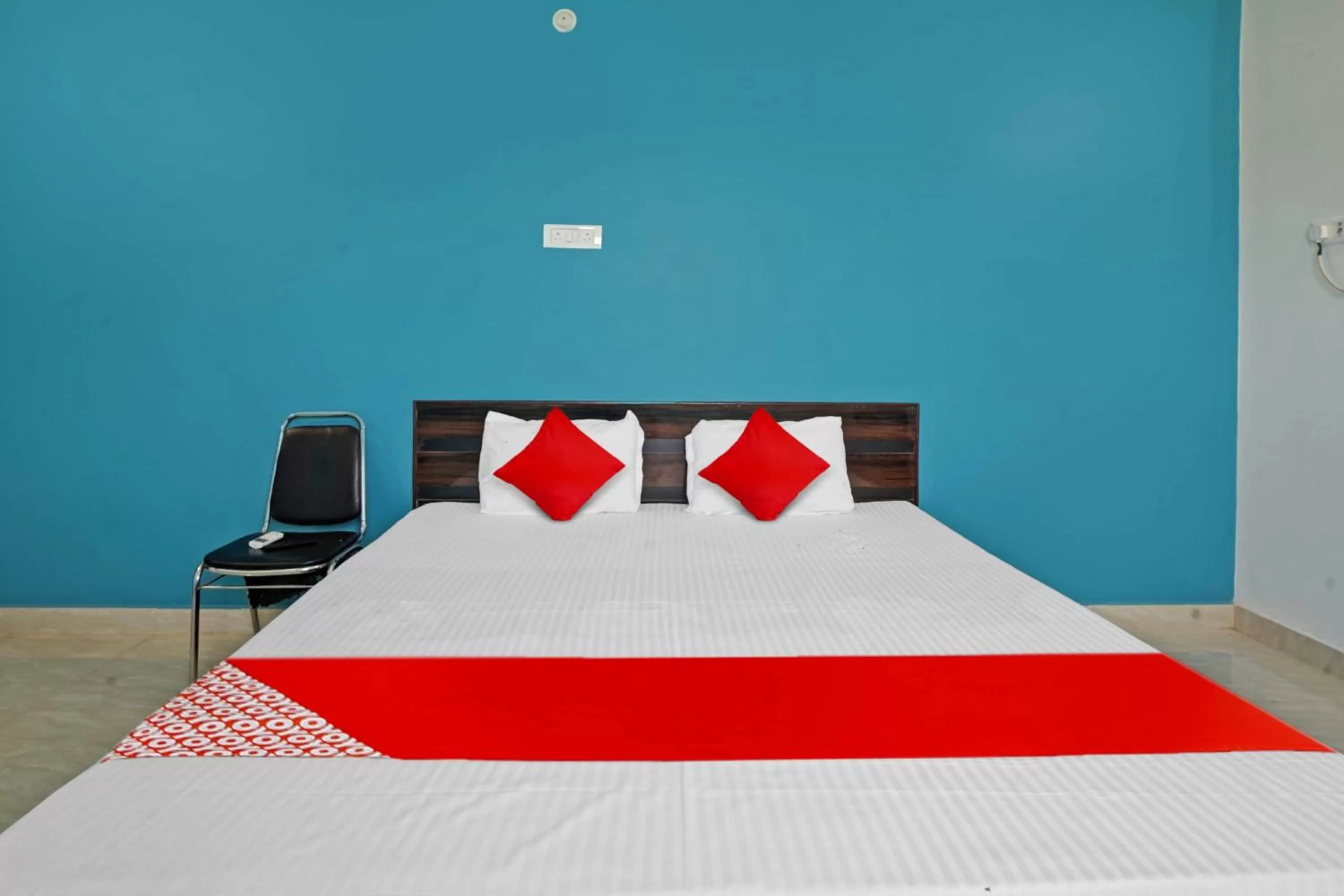 Bedroom, Bed in OYO Flagship Hotel Sun City