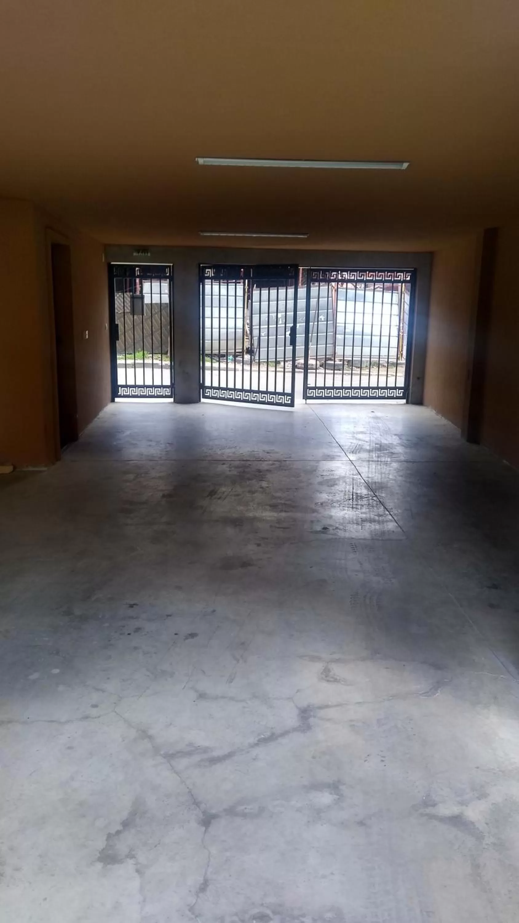 Parking in Hotel Color