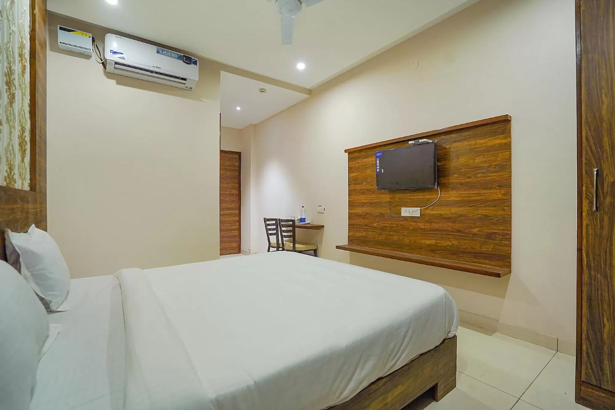 Bed in FabHotel HC Mohali Inn