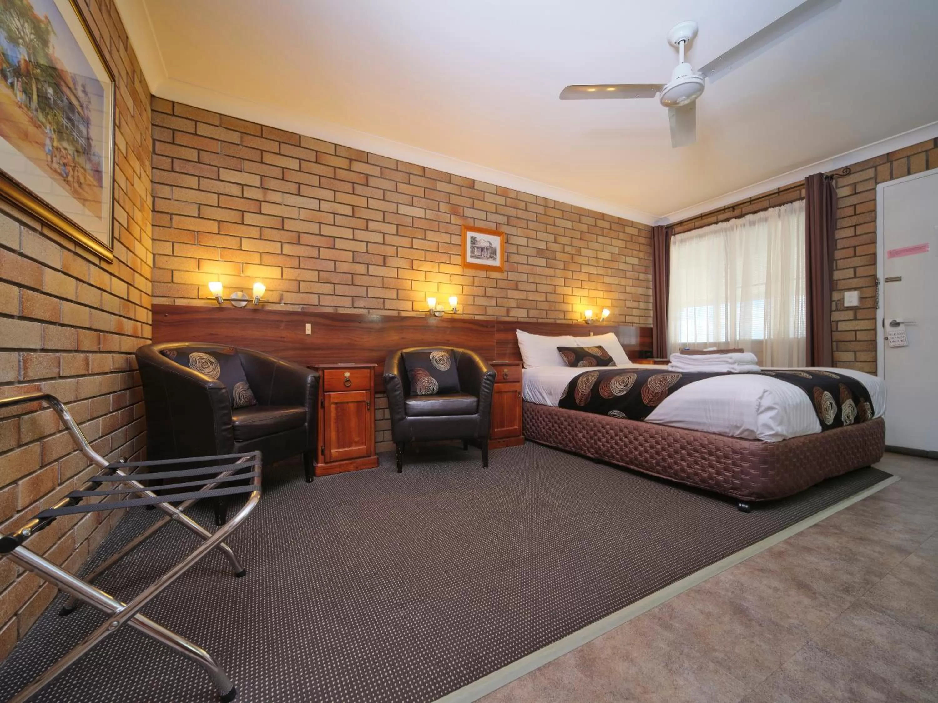 Coffee/tea facilities, Bed in City View Motel