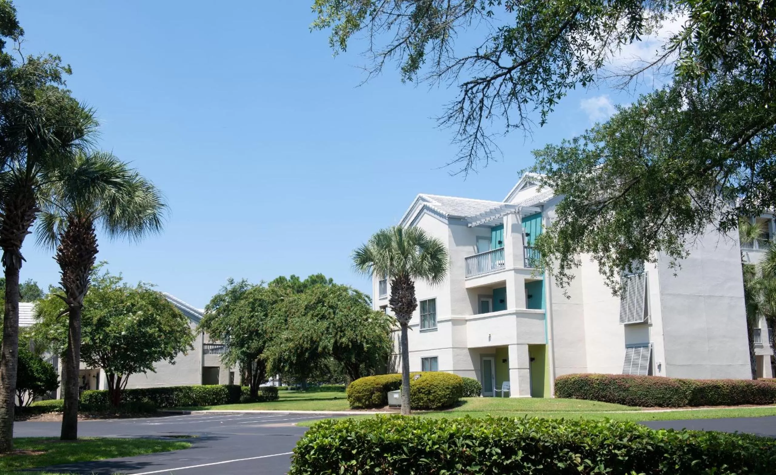 Property building in Bluegreen's Bayside Resort and Spa