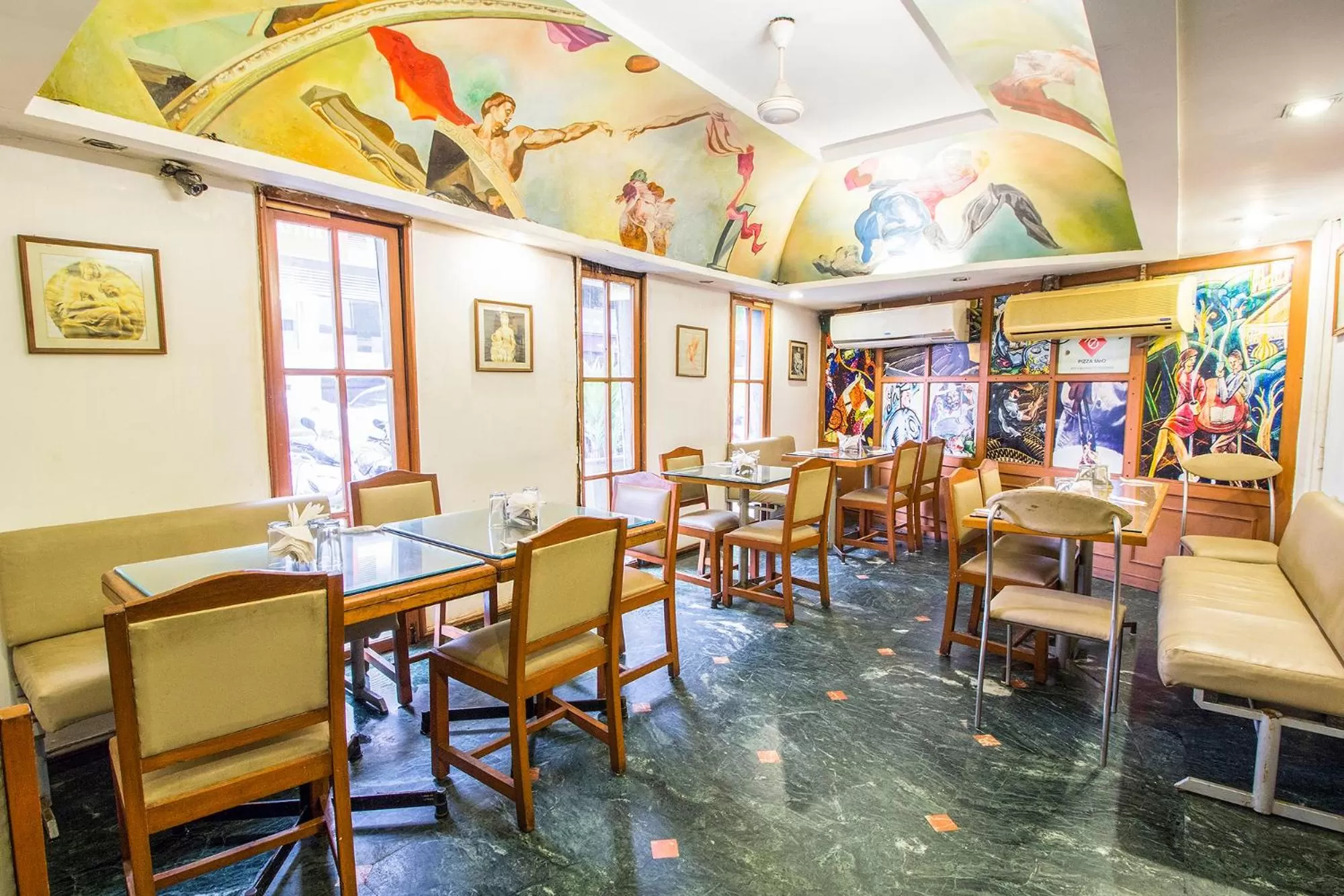 Restaurant/places to eat in FabHotel Kalyan