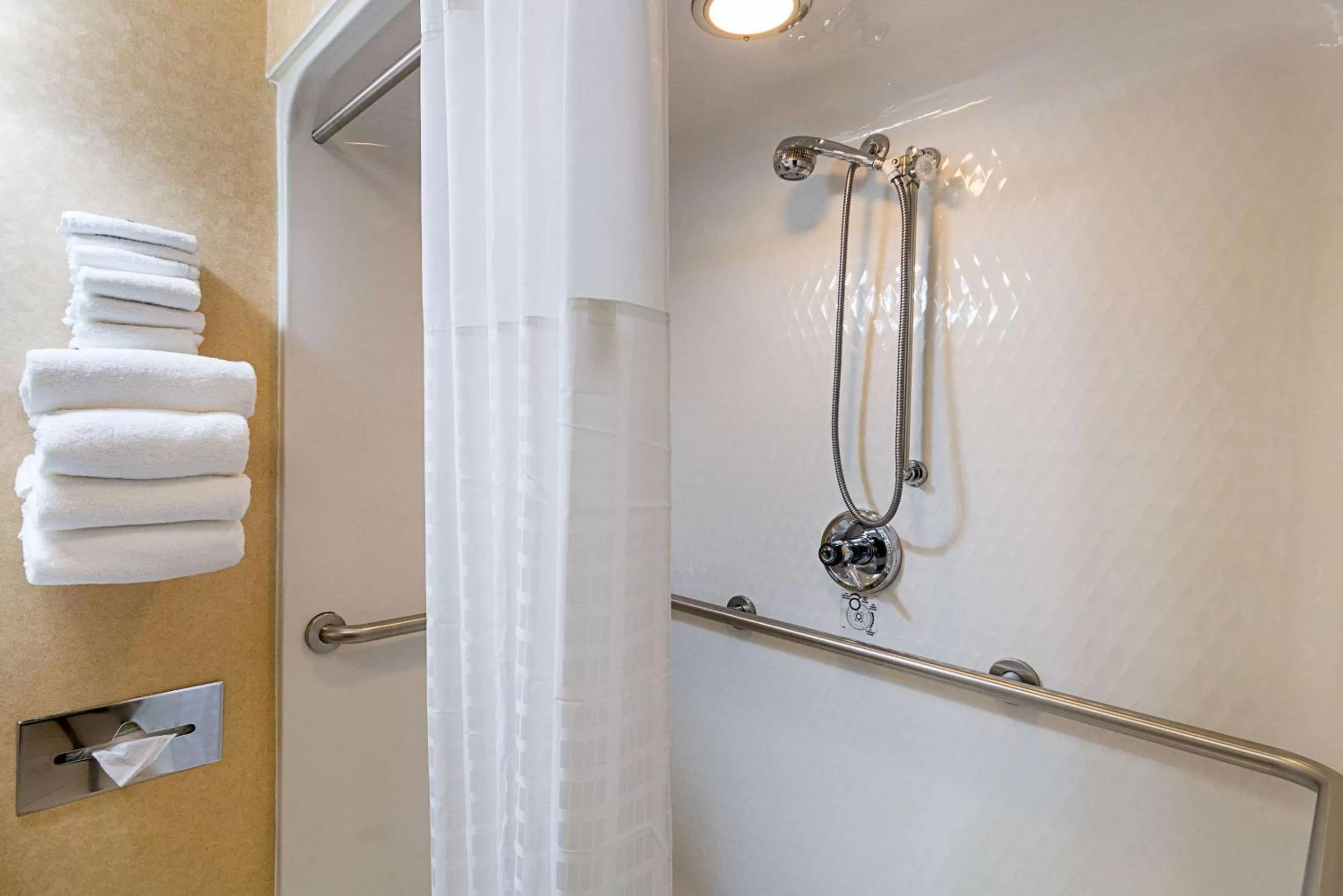 Bedroom in Quality Inn Parkersburg North-Vienna