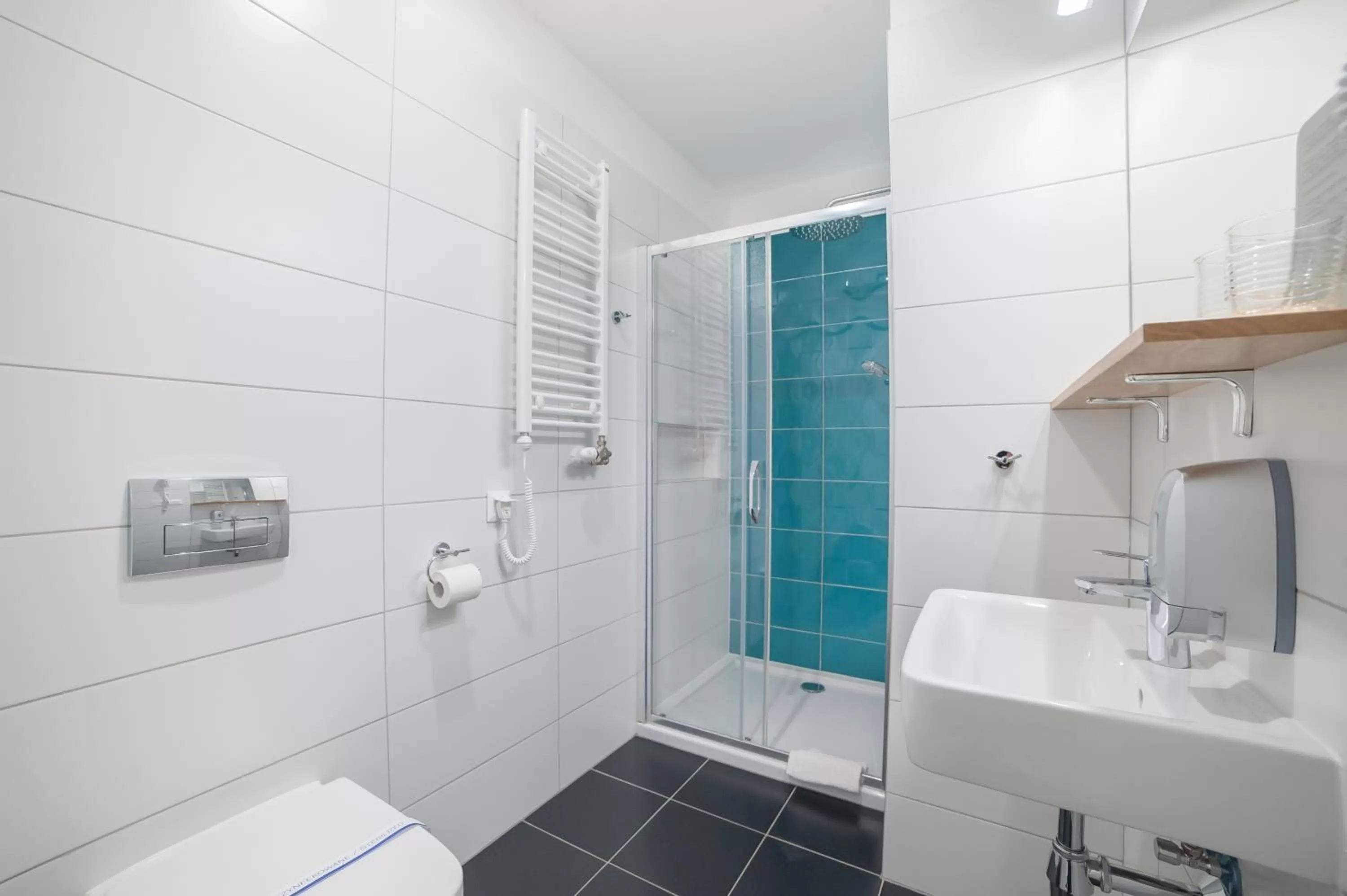 Shower in Hotel Traffic Wrocław Stare Miasto