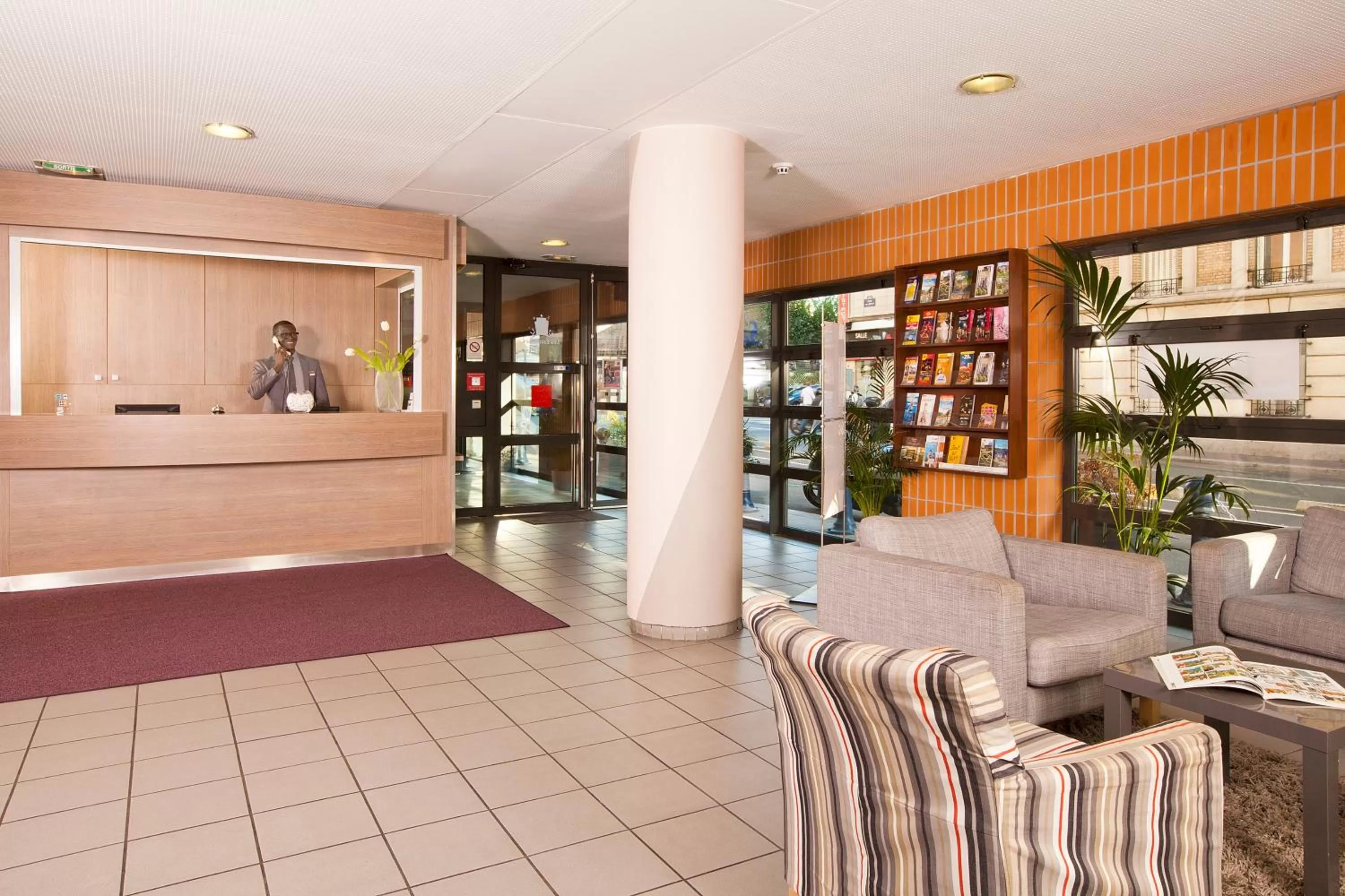 Lobby or reception in Séjours & Affaires Montreuil Saint Mandé
