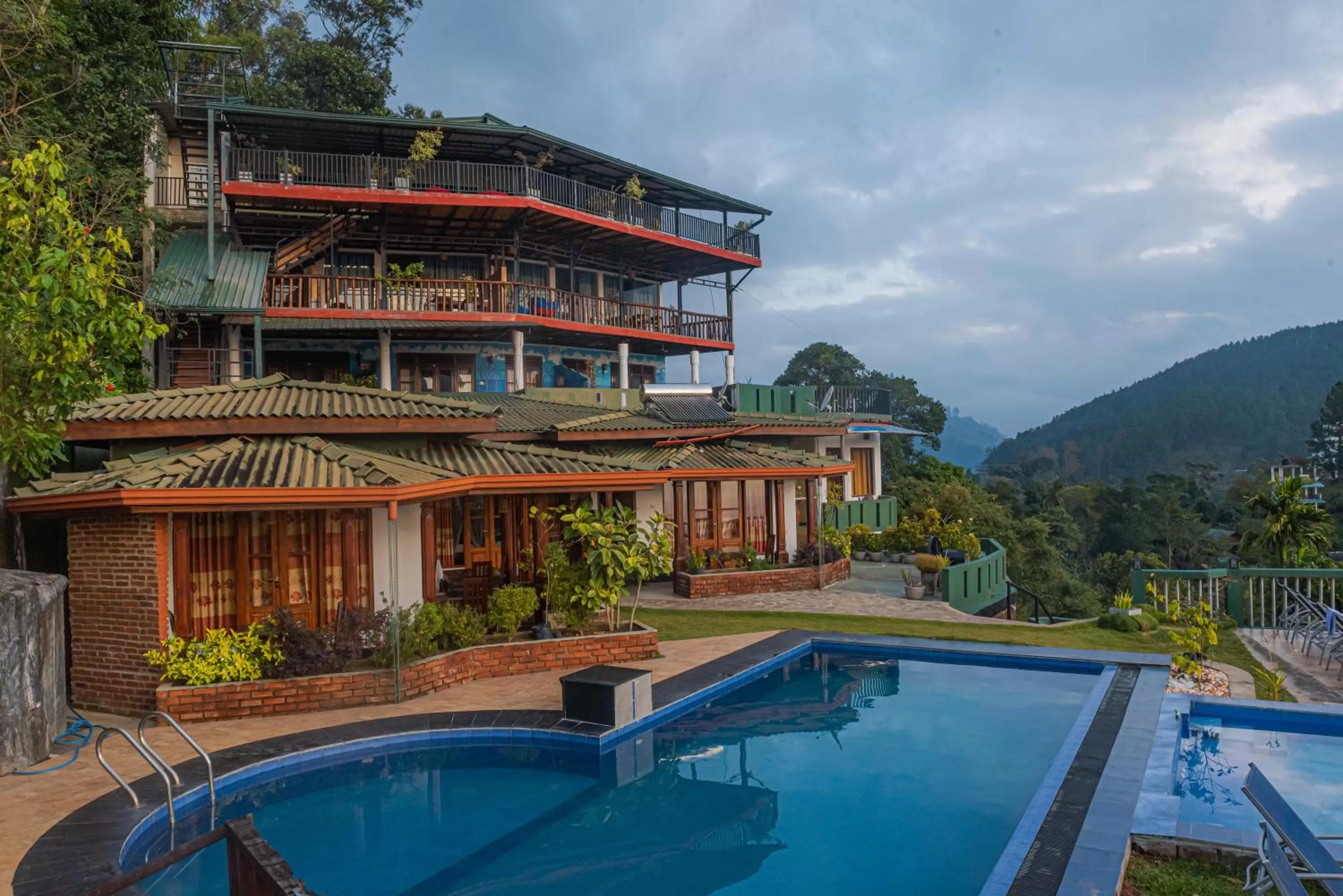 Swimming pool in Ravana Range Ella