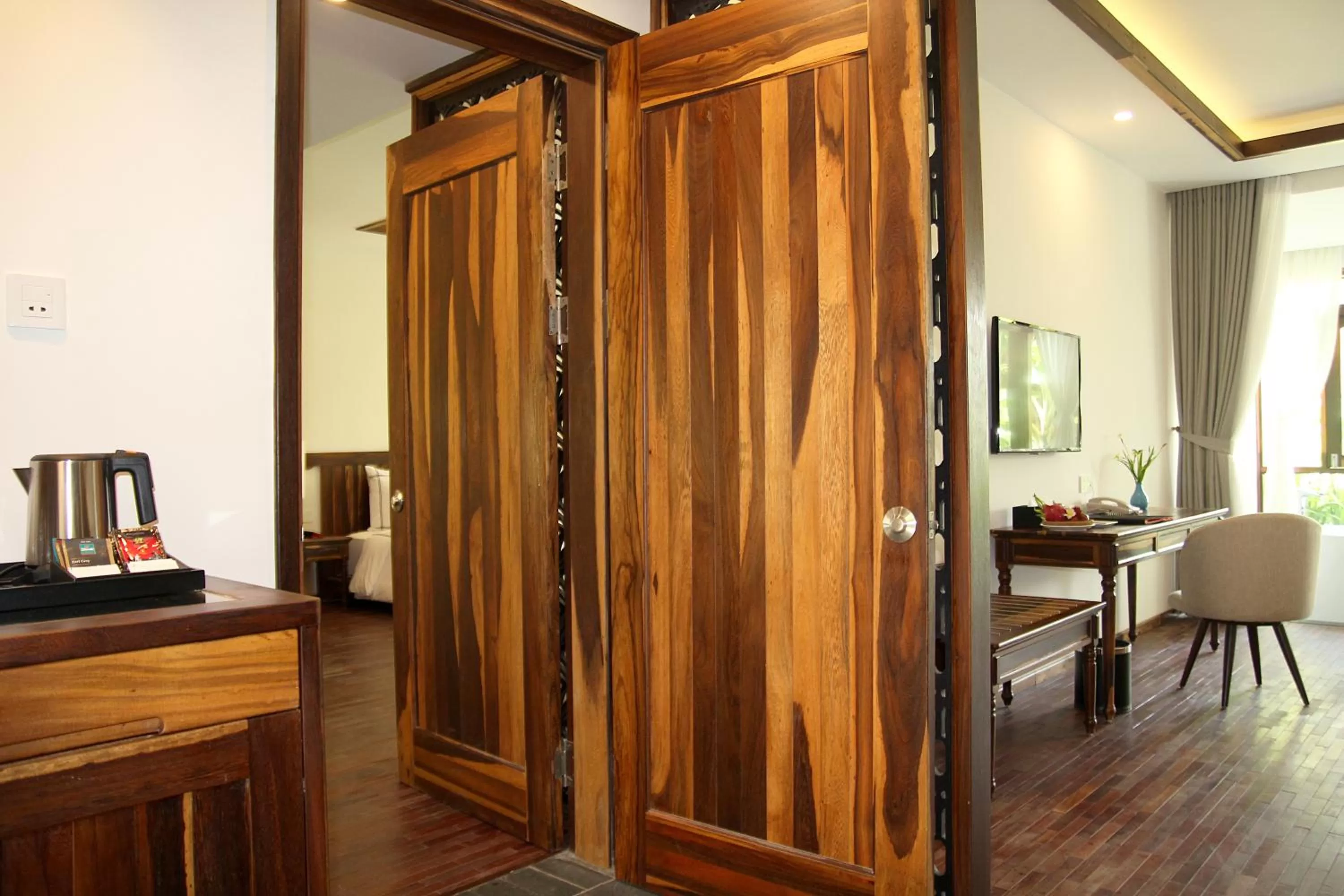 hair dresser in Alibu Resort Nha Trang