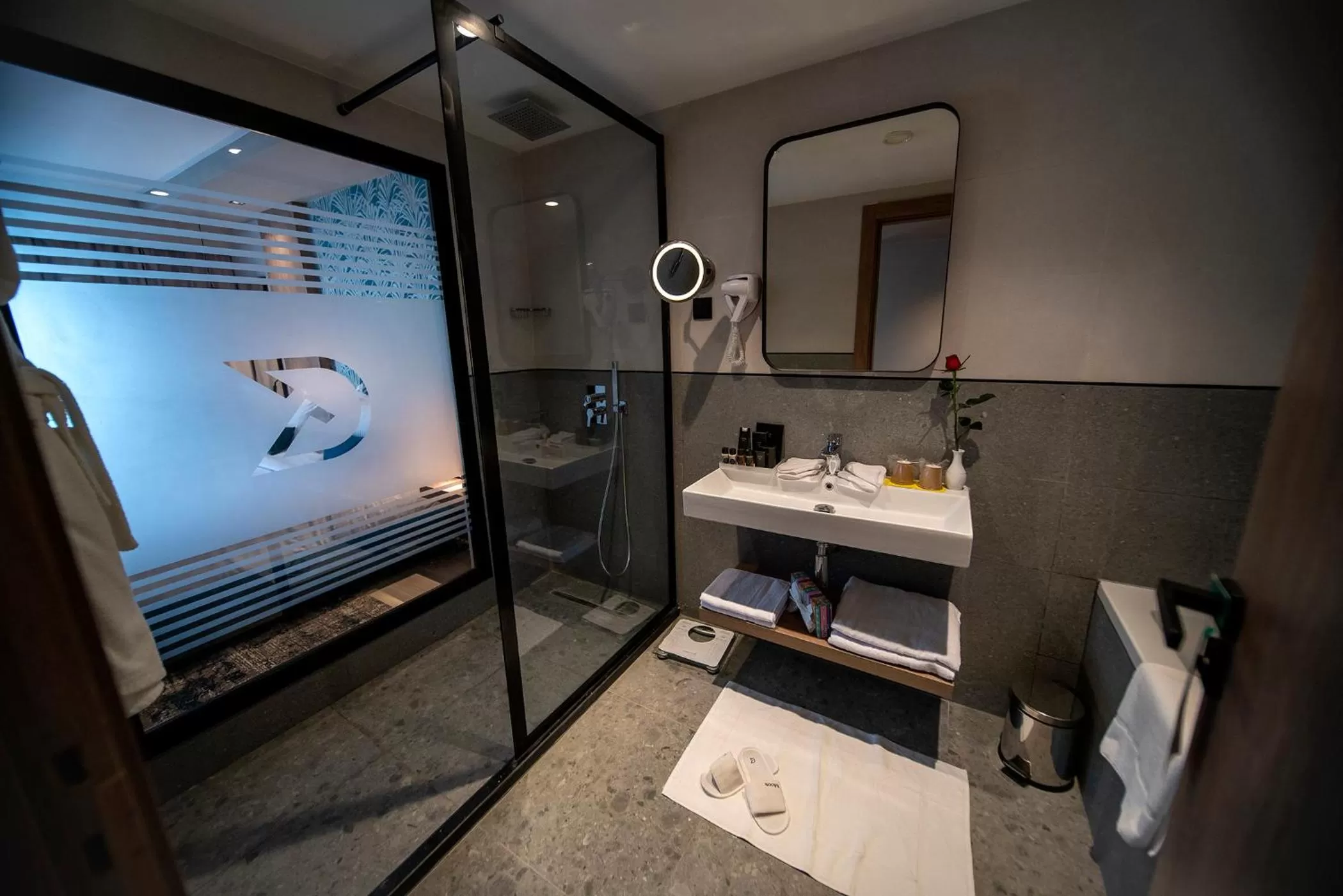 Steam room in Golden Tulip El Mechtel