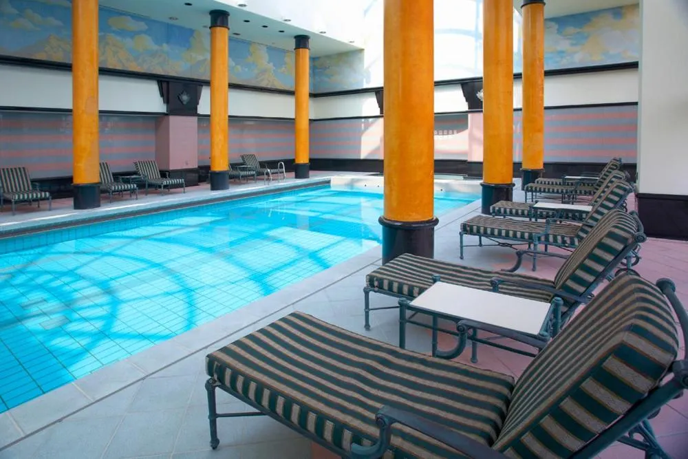 Swimming pool in Hotel East 21 Tokyo