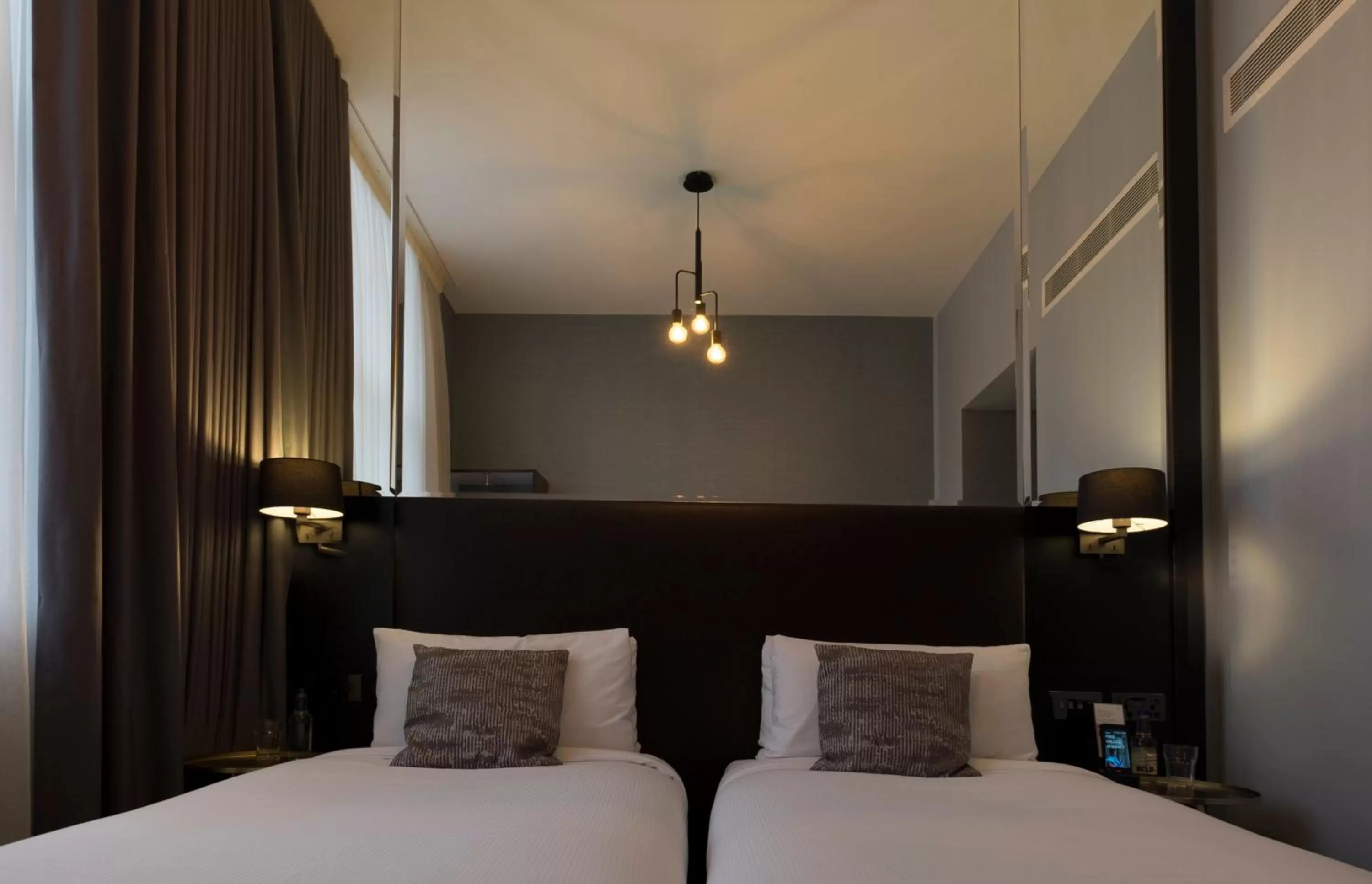 Photo of the whole room, Bed in Camden Enterprise Hotel