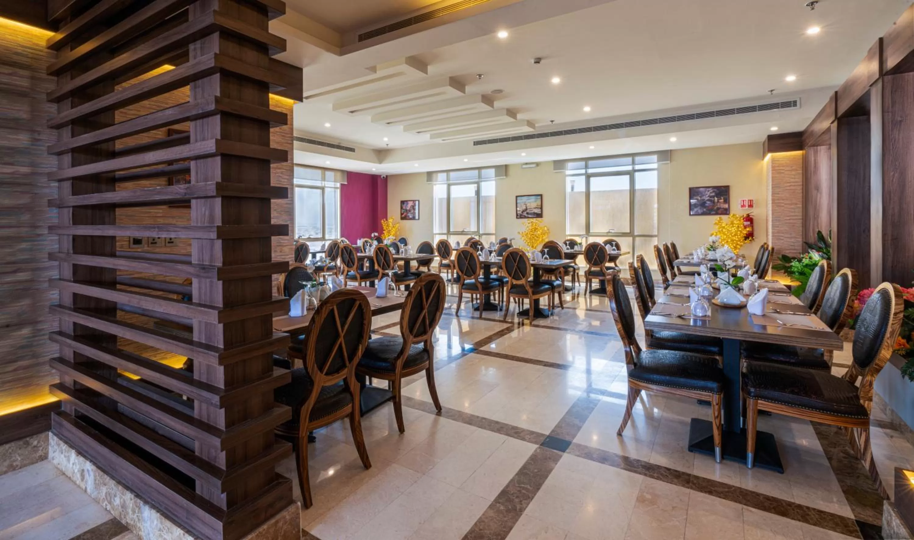 Restaurant/places to eat in Iridium 70 Hotel