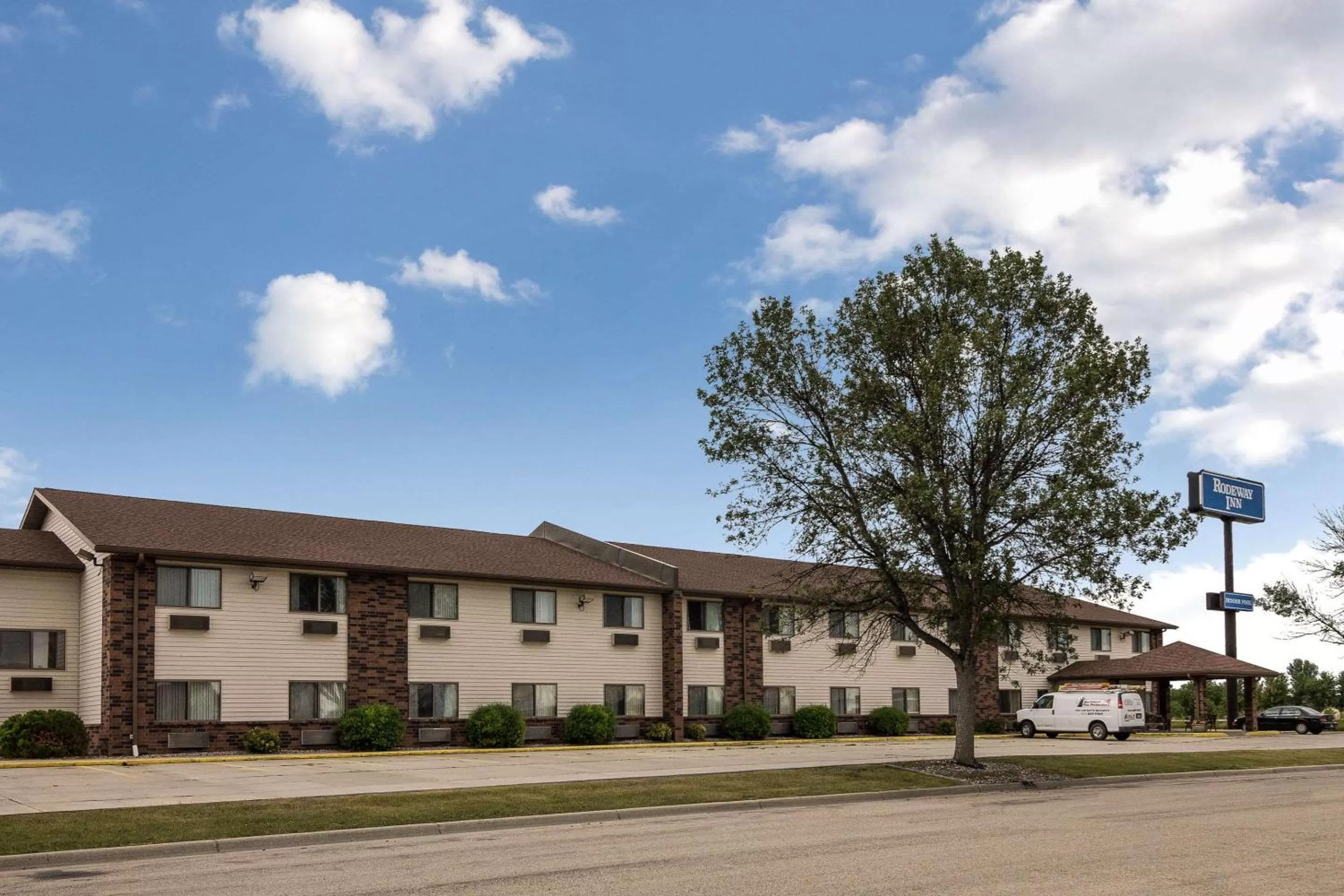 Property building in Rodeway Inn Wahpeton