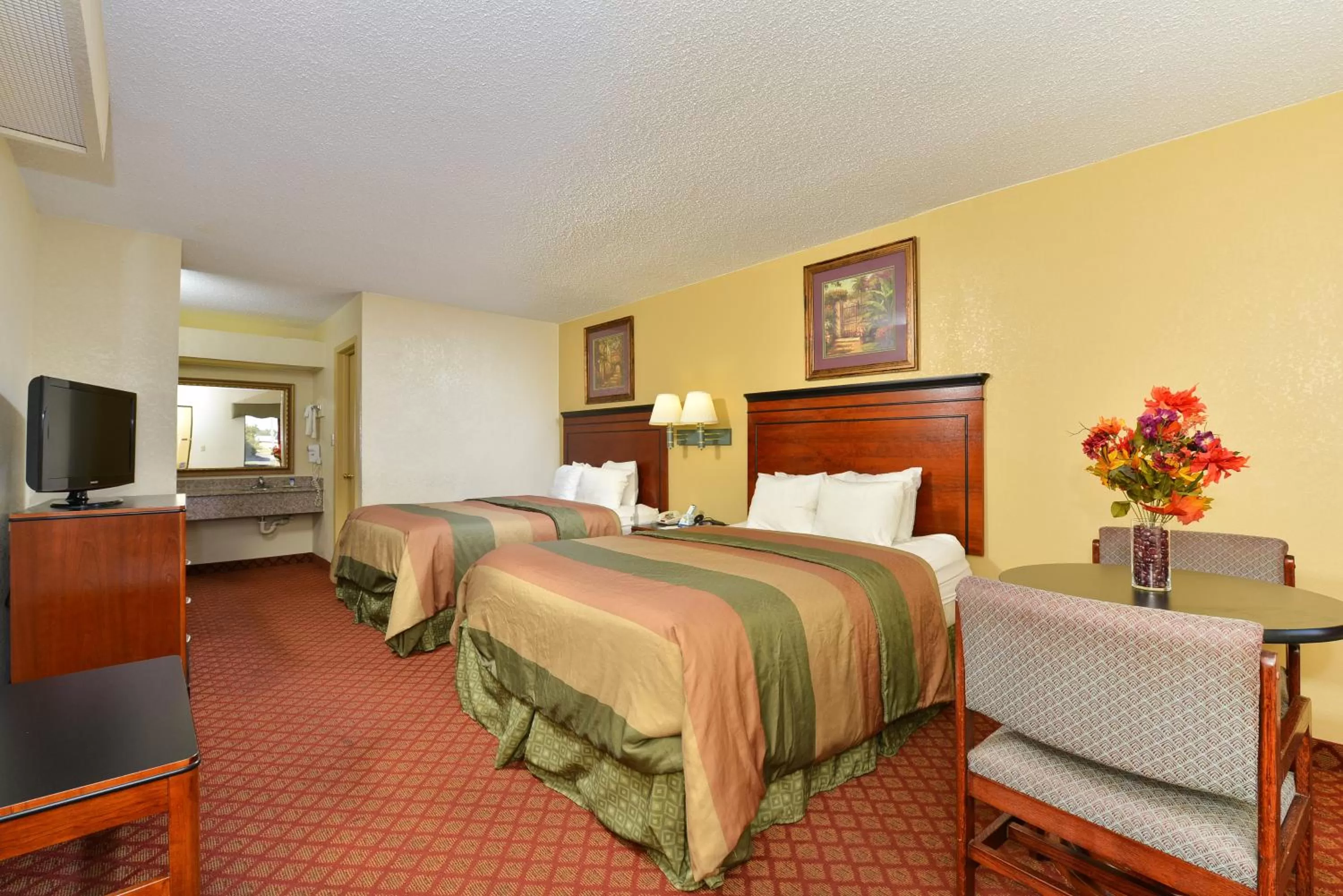 TV and multimedia, Bed in Americas Best Value Inn - Brookhaven