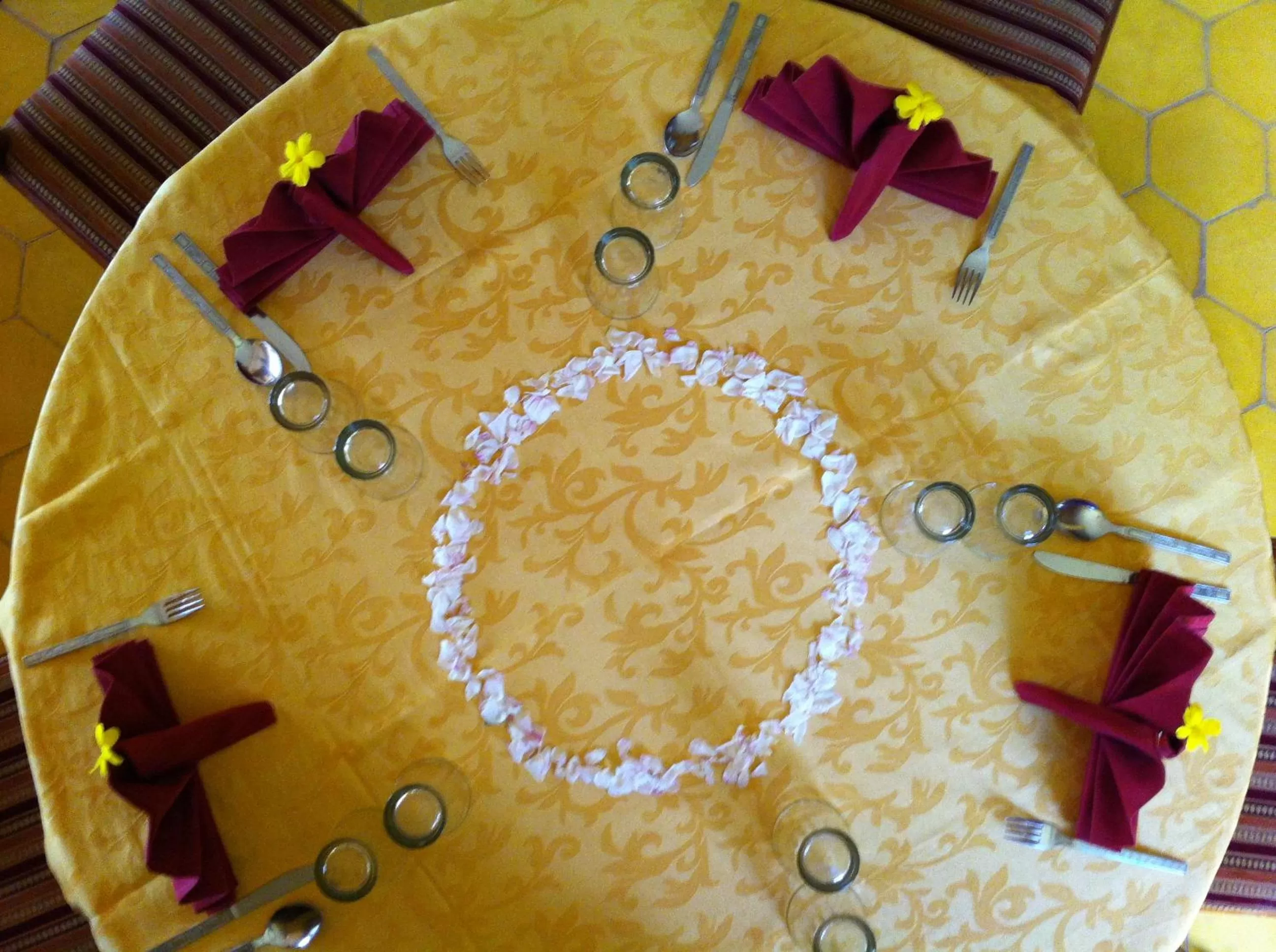 Restaurant/places to eat in Auberge Tinit