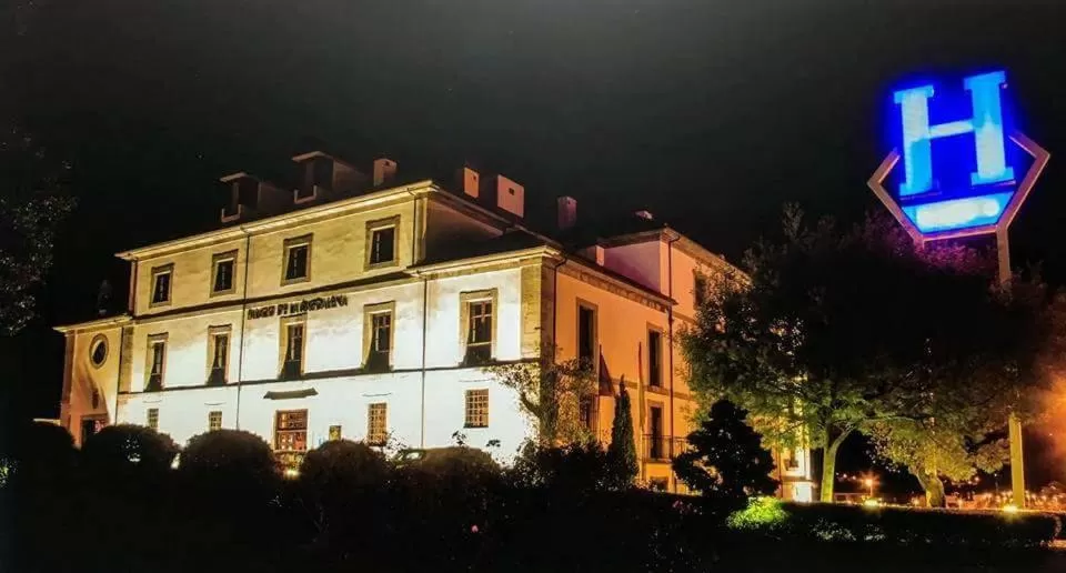 Facade/entrance in Hotel Palacio de la Magdalena