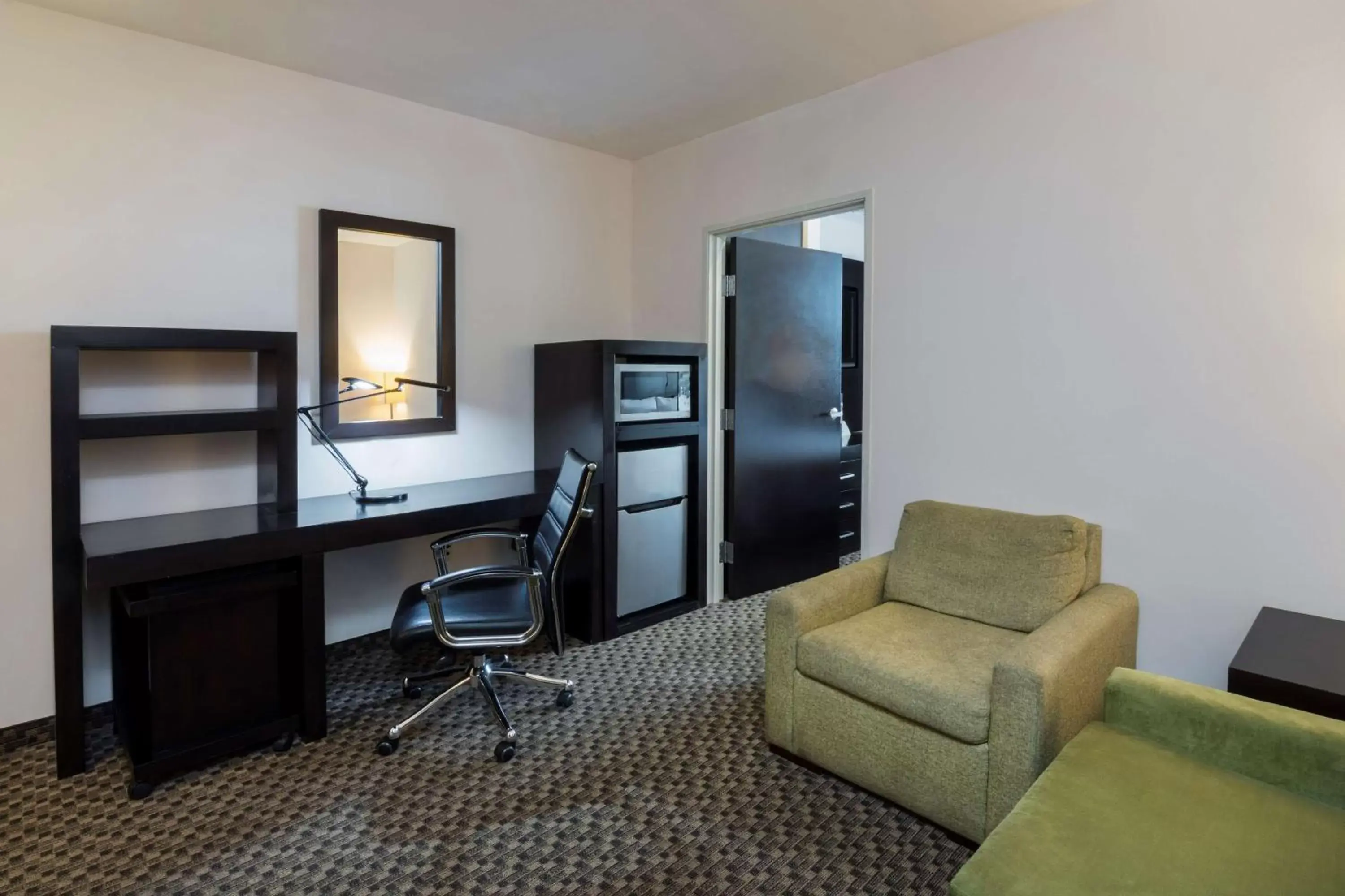 Junior King Suite - Non-Smoking in DoubleTree by Hilton Queretaro Junior King Suite - Non-Smoking in DoubleTree by Hilton Queretaro