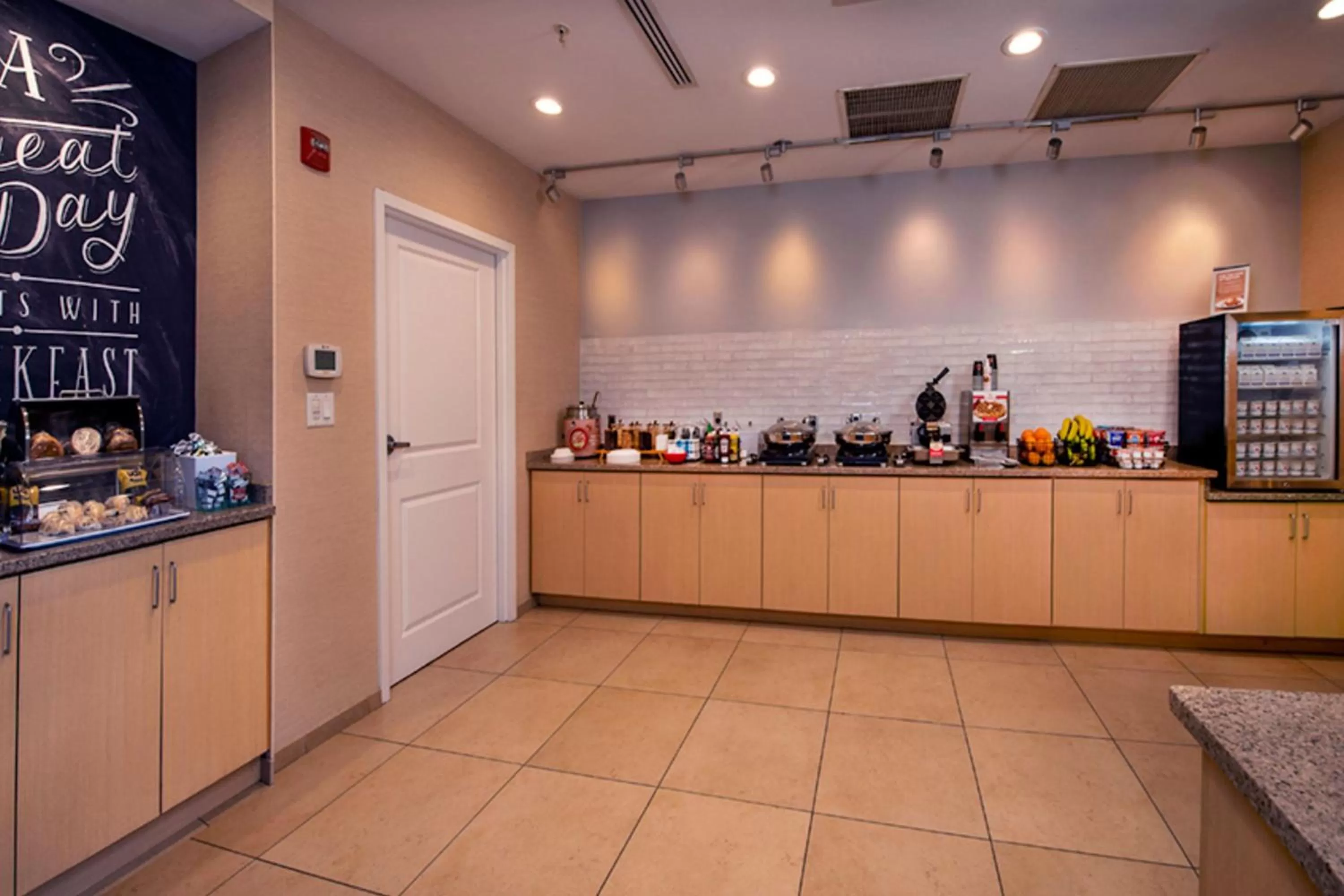 Breakfast in TownePlace Suites by Marriott Frederick