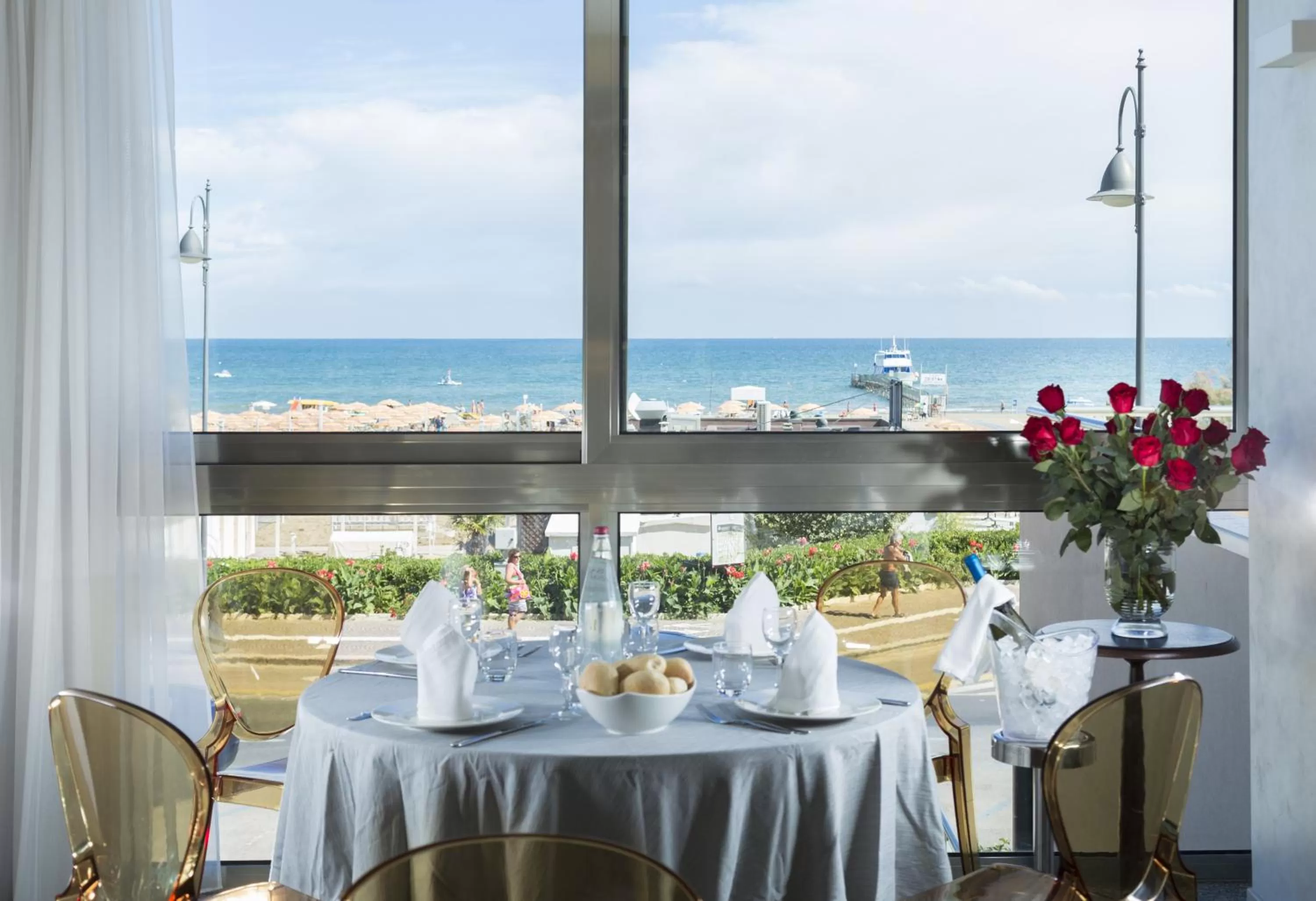 Restaurant/places to eat in Terminal Palace & SPA