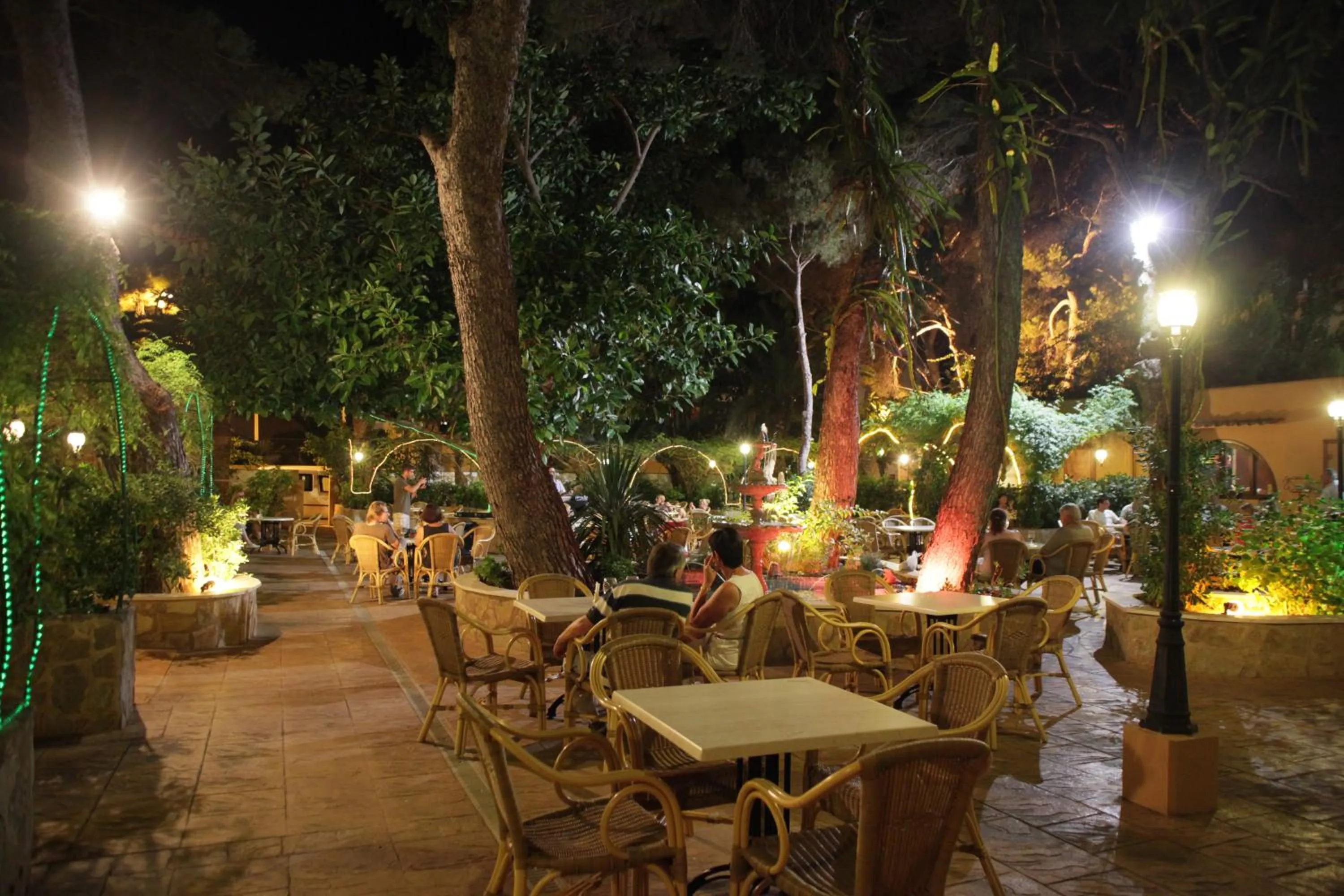 Restaurant/places to eat in Hotel Baviera
