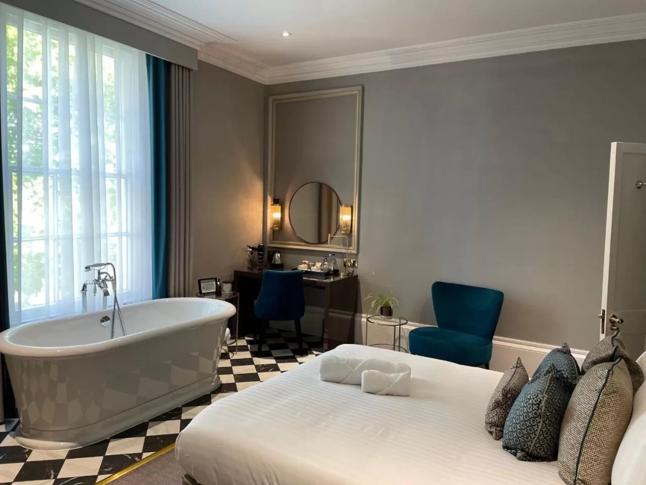 Photo of the whole room, Bed in Edgbaston House