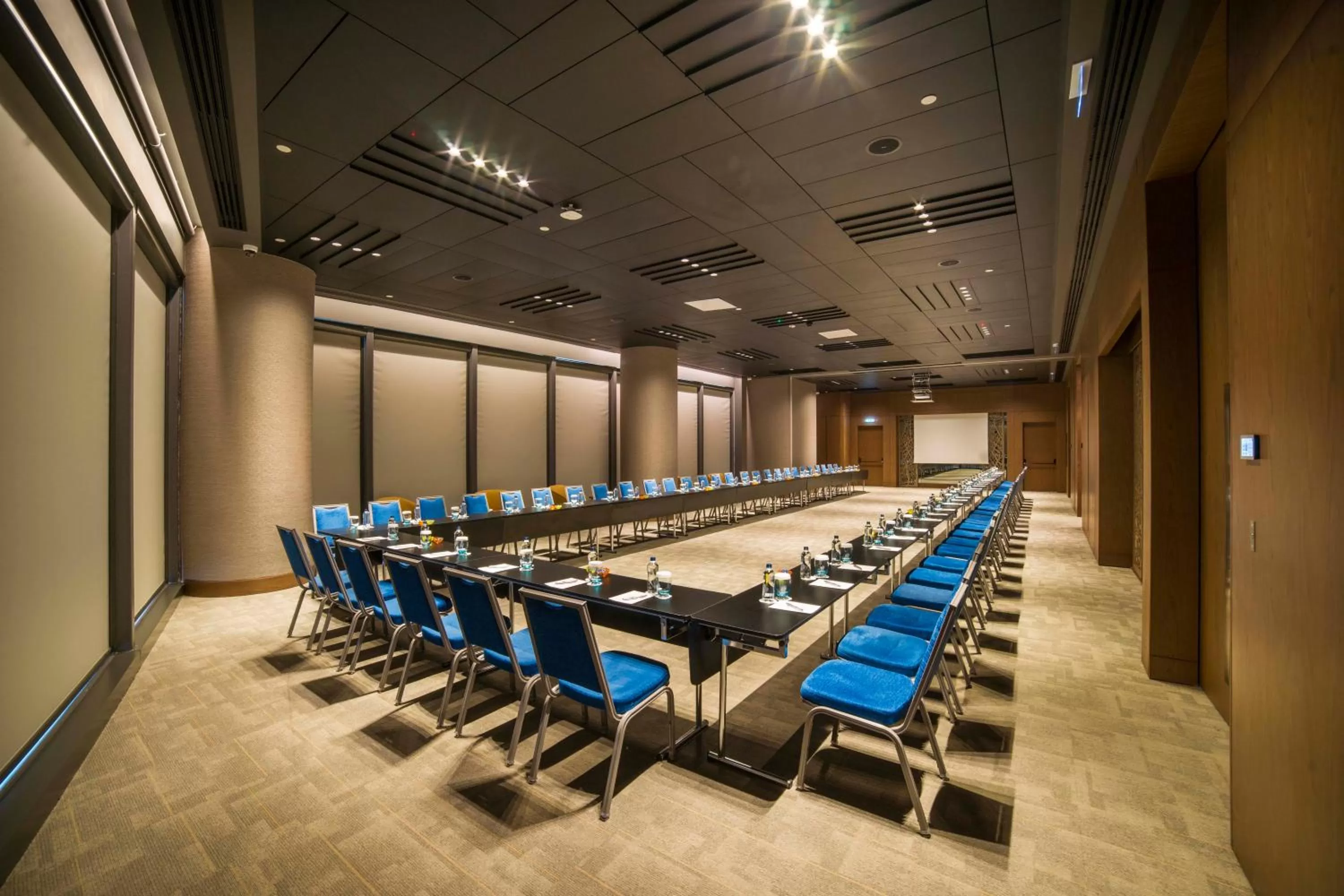 Food and drinks in Radisson Collection Hotel, Vadistanbul