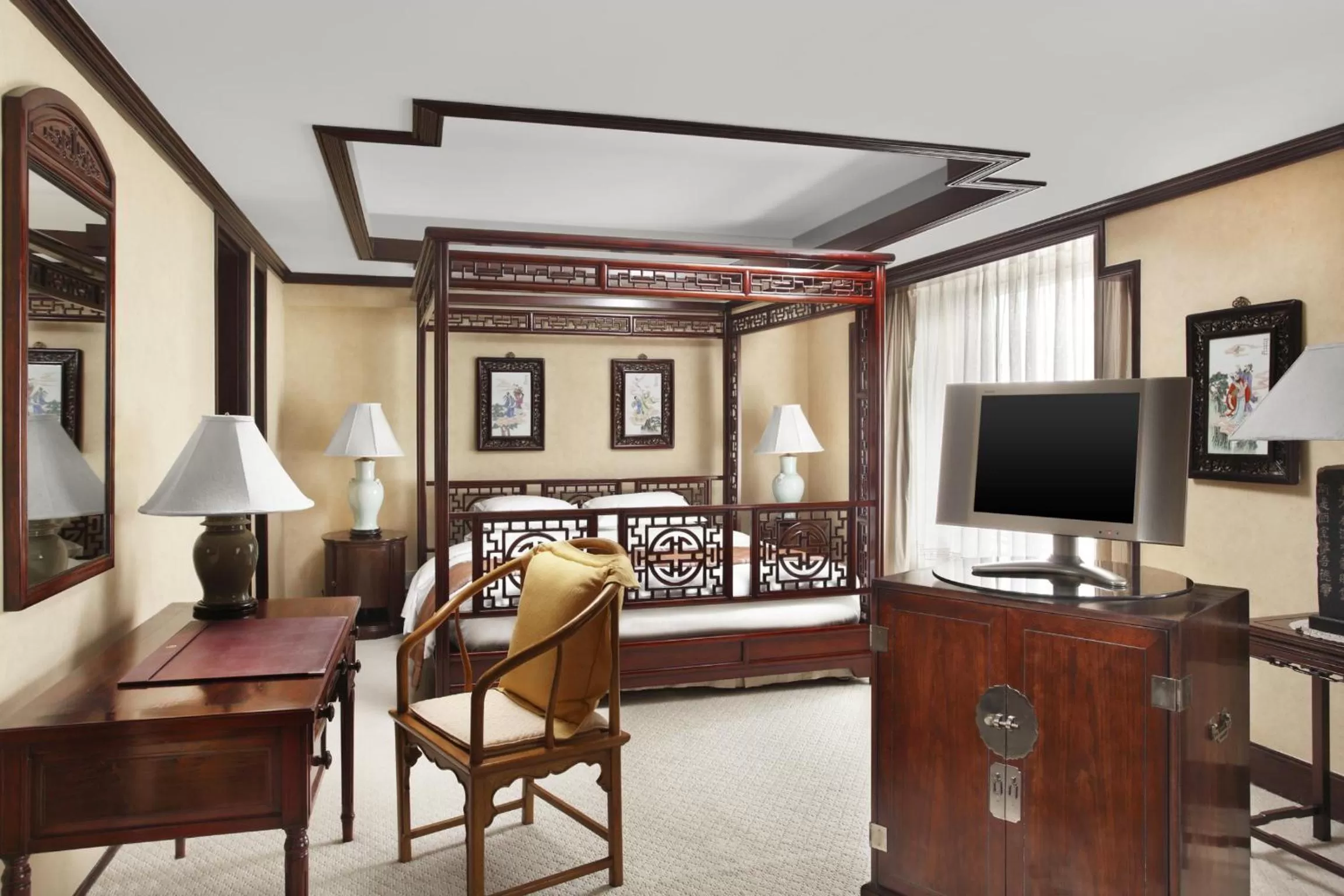 Bedroom in Hongqiao Jin Jiang Hotel (Formerly Sheraton Shanghai Hongqiao Hotel)