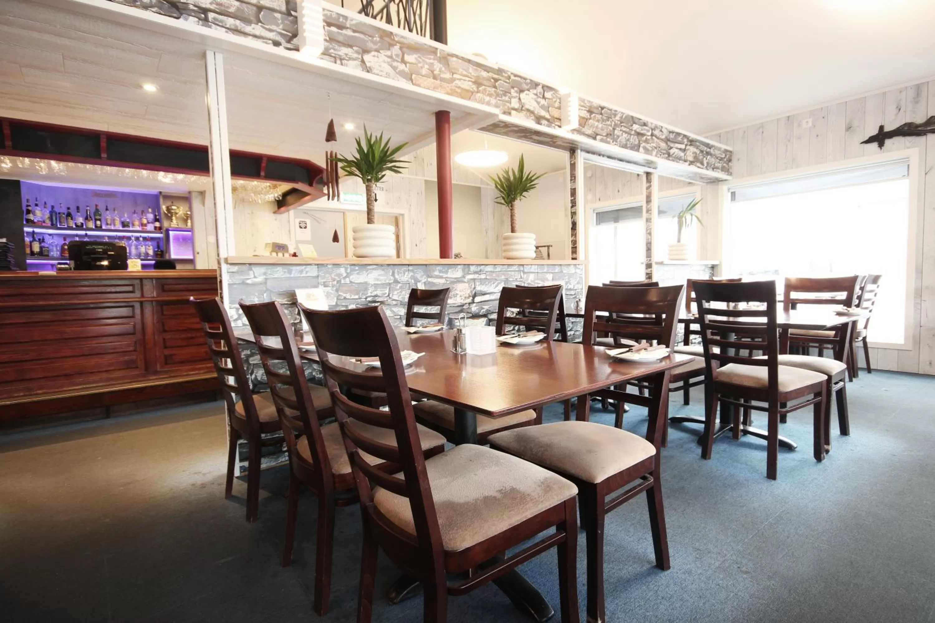 Restaurant/places to eat in Napoli Resturant & Hotell AS