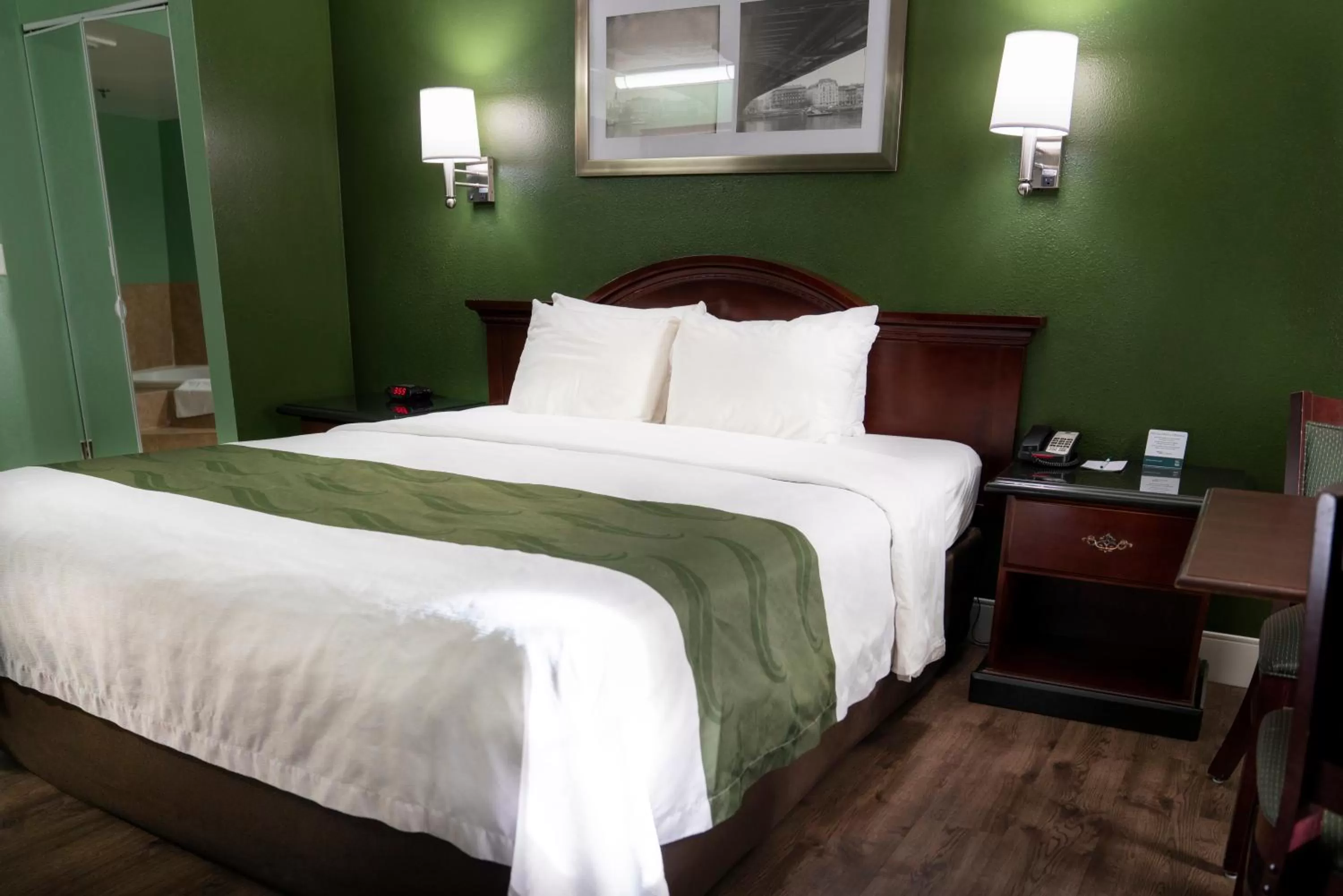 Accessible Room, 1 King Bed, Roll-In Shower, Non Smoking in Quality Inn Hemet - San Jacinto