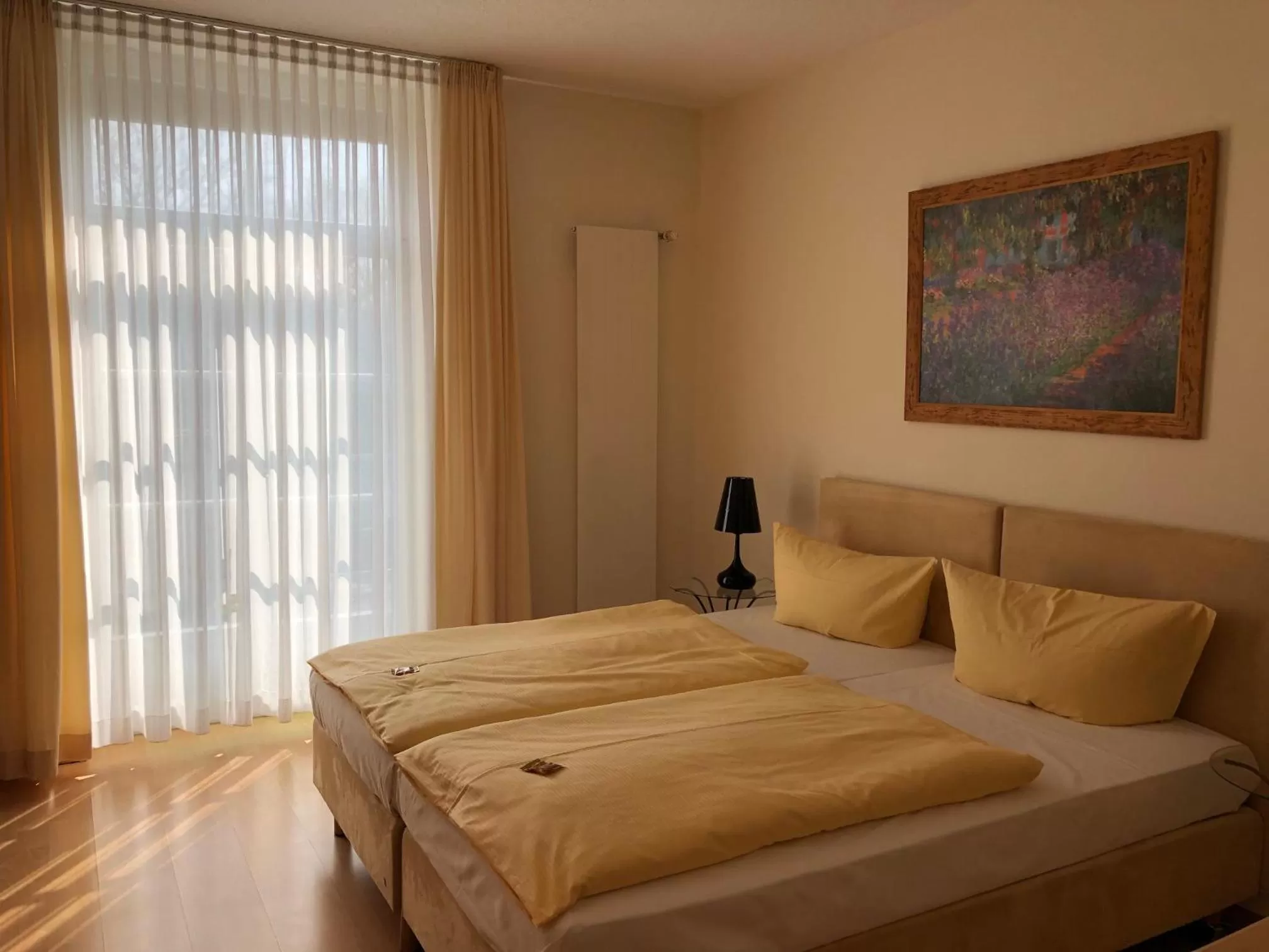 Photo of the whole room, Bed in Hotel im Kavalierhaus