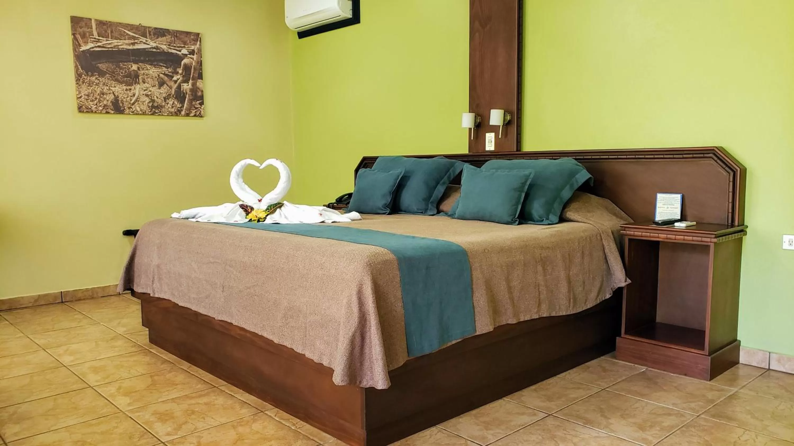 Bed in Volcano Lodge, Hotel & Thermal Experience