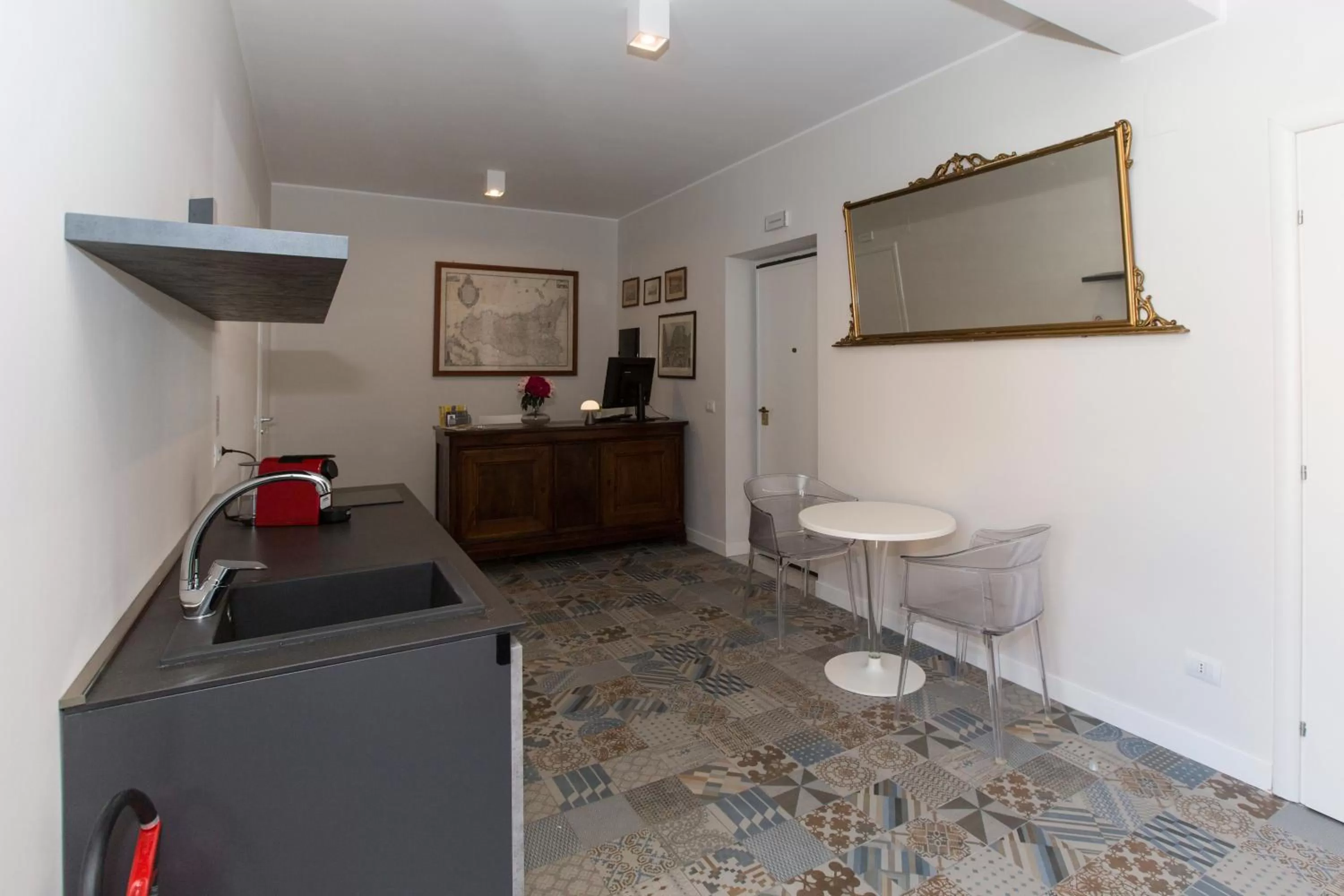 Kitchen or kitchenette in Malù Suites