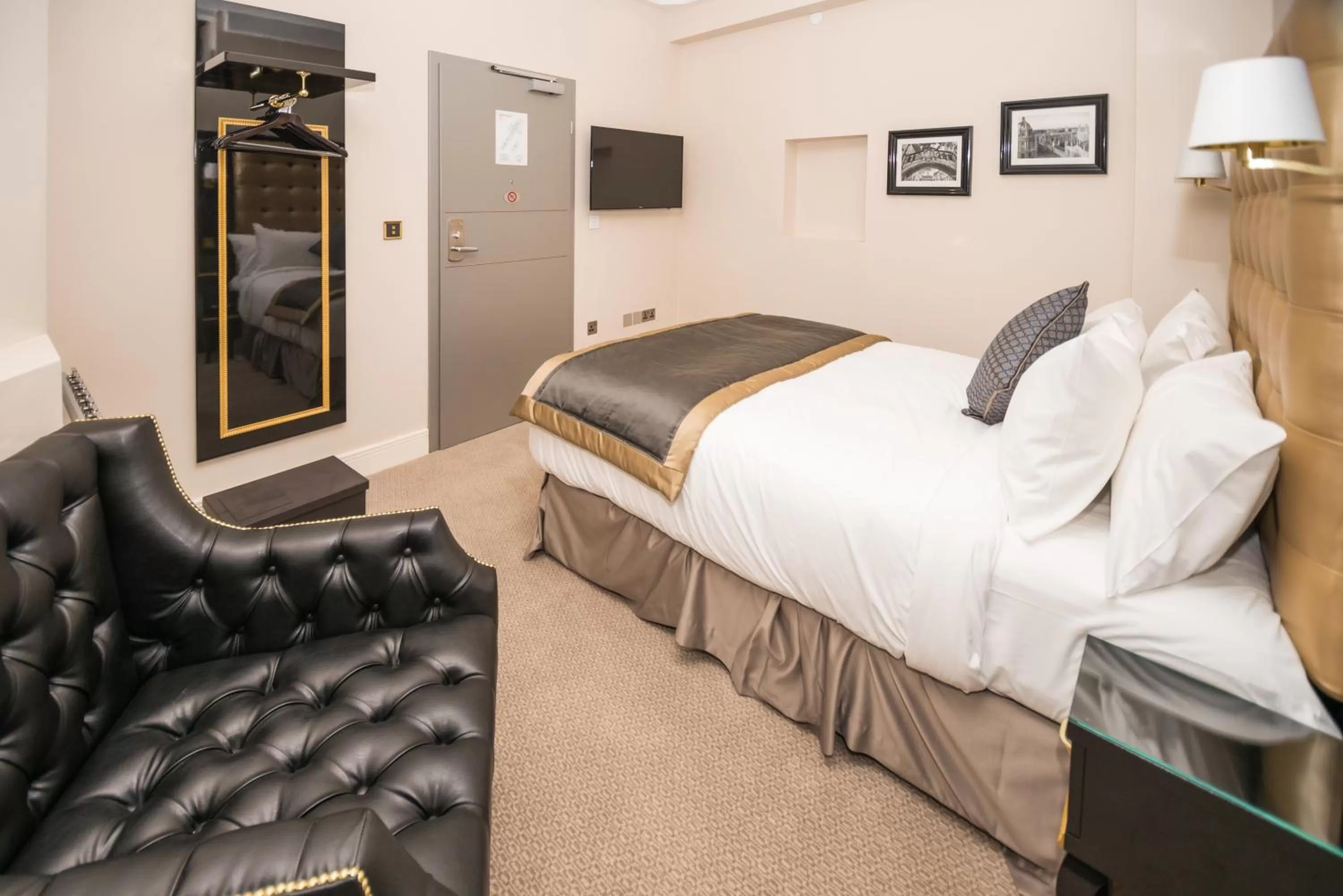 Bed in Museum Residence Oxford