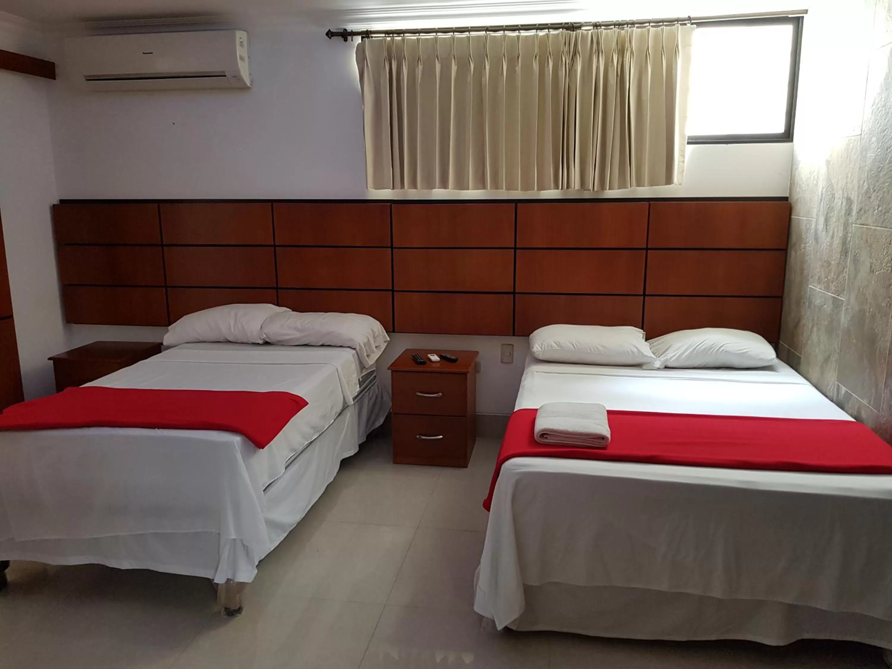 Photo of the whole room, Bed in Hotel Apart Guayaquil Aeropuerto