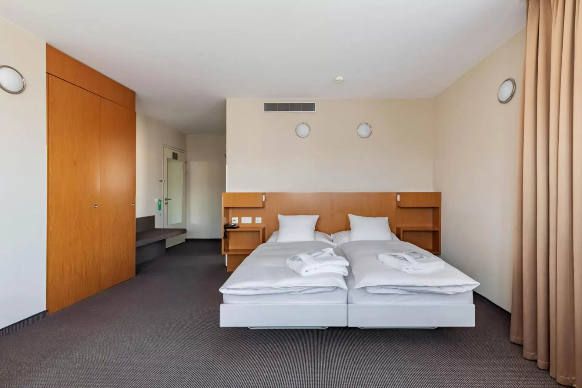 Bed in Hotel Cornavin