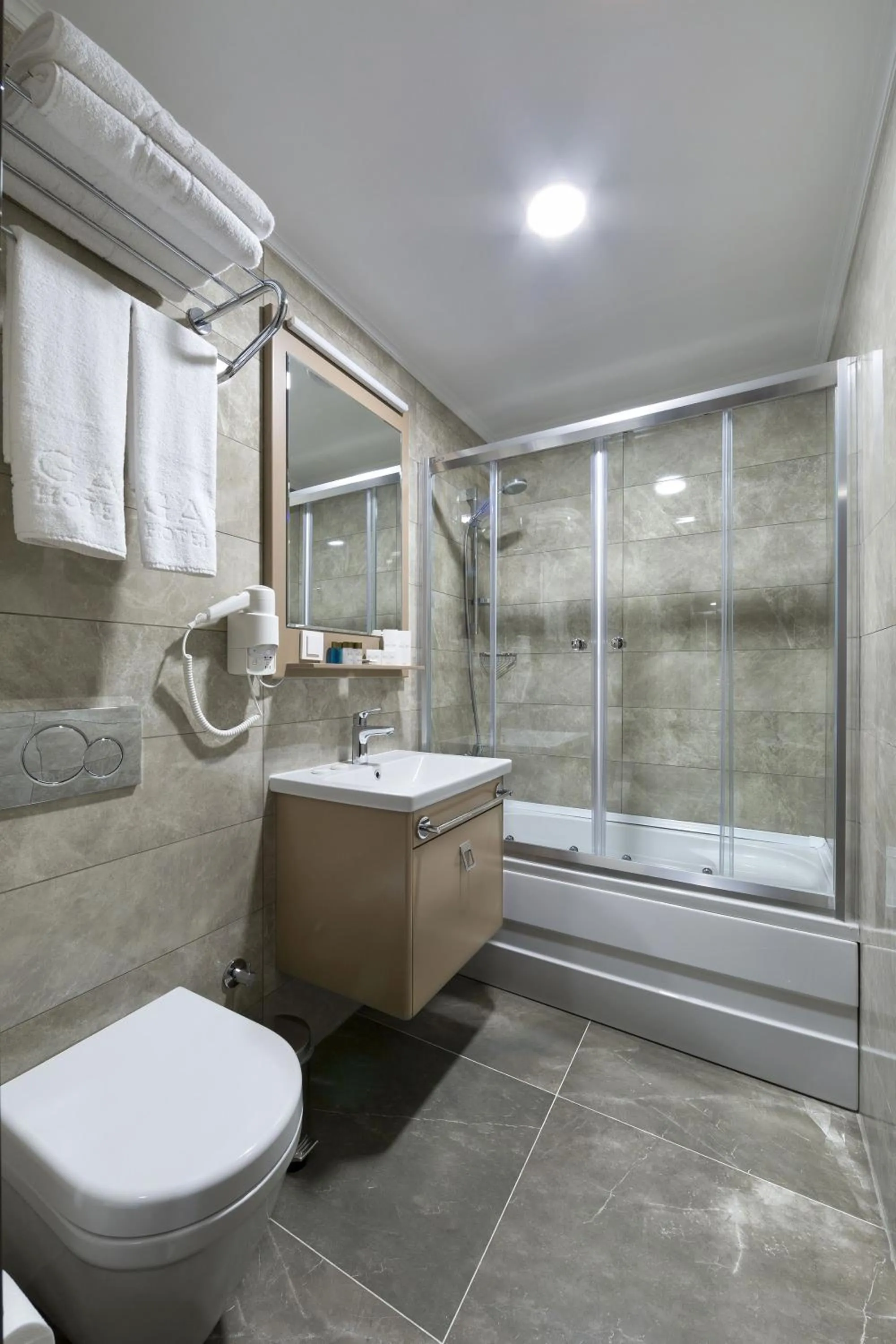 Toilet in Regard Hotel