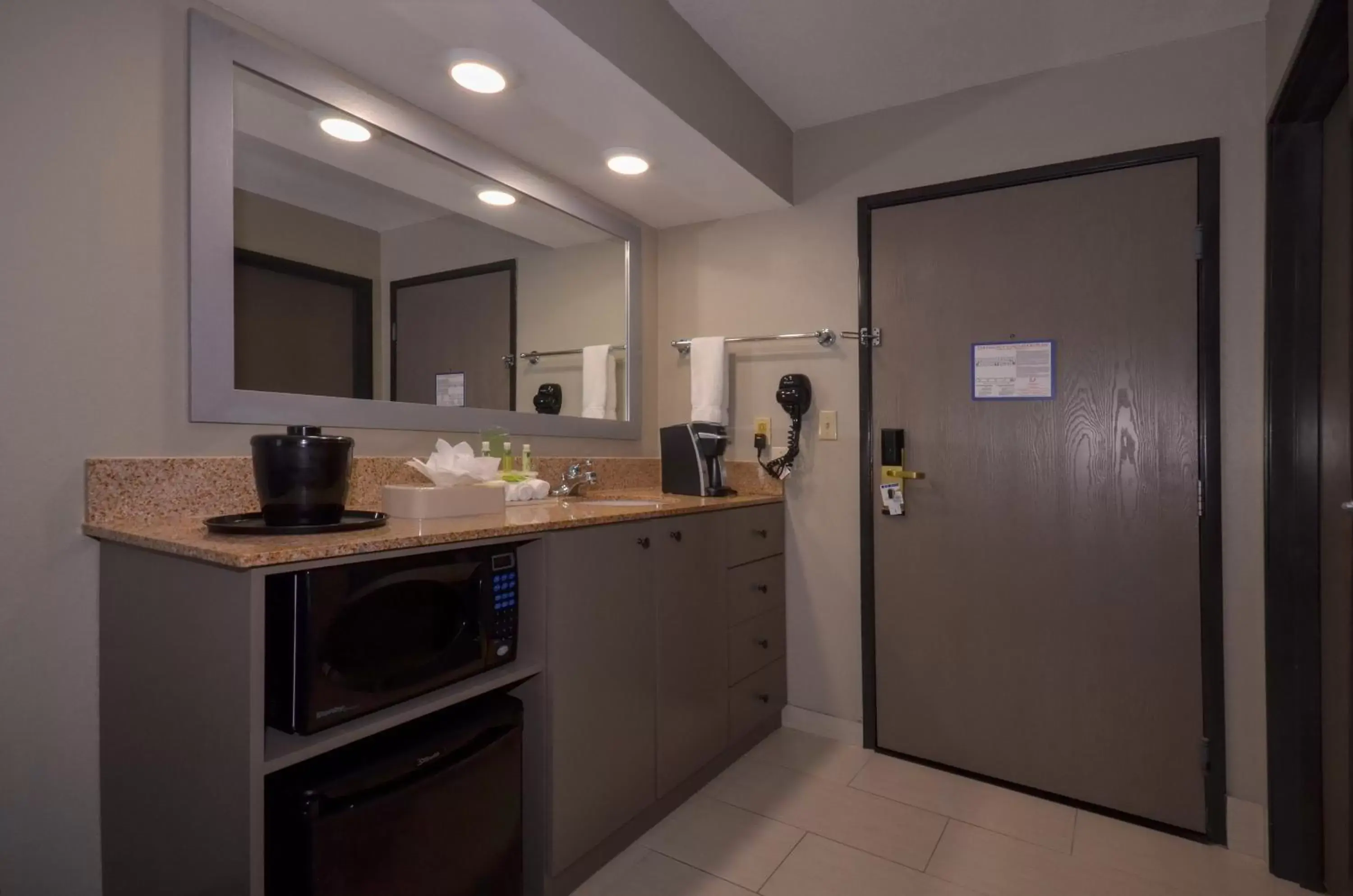 Superior King Room with Two King Beds in Holiday Inn Express & Suites Fayetteville University of Arkansas Area by IHG Superior King Room with Two King Beds in Holiday Inn Express & Suites Fayetteville University of Arkansas Area by IHG