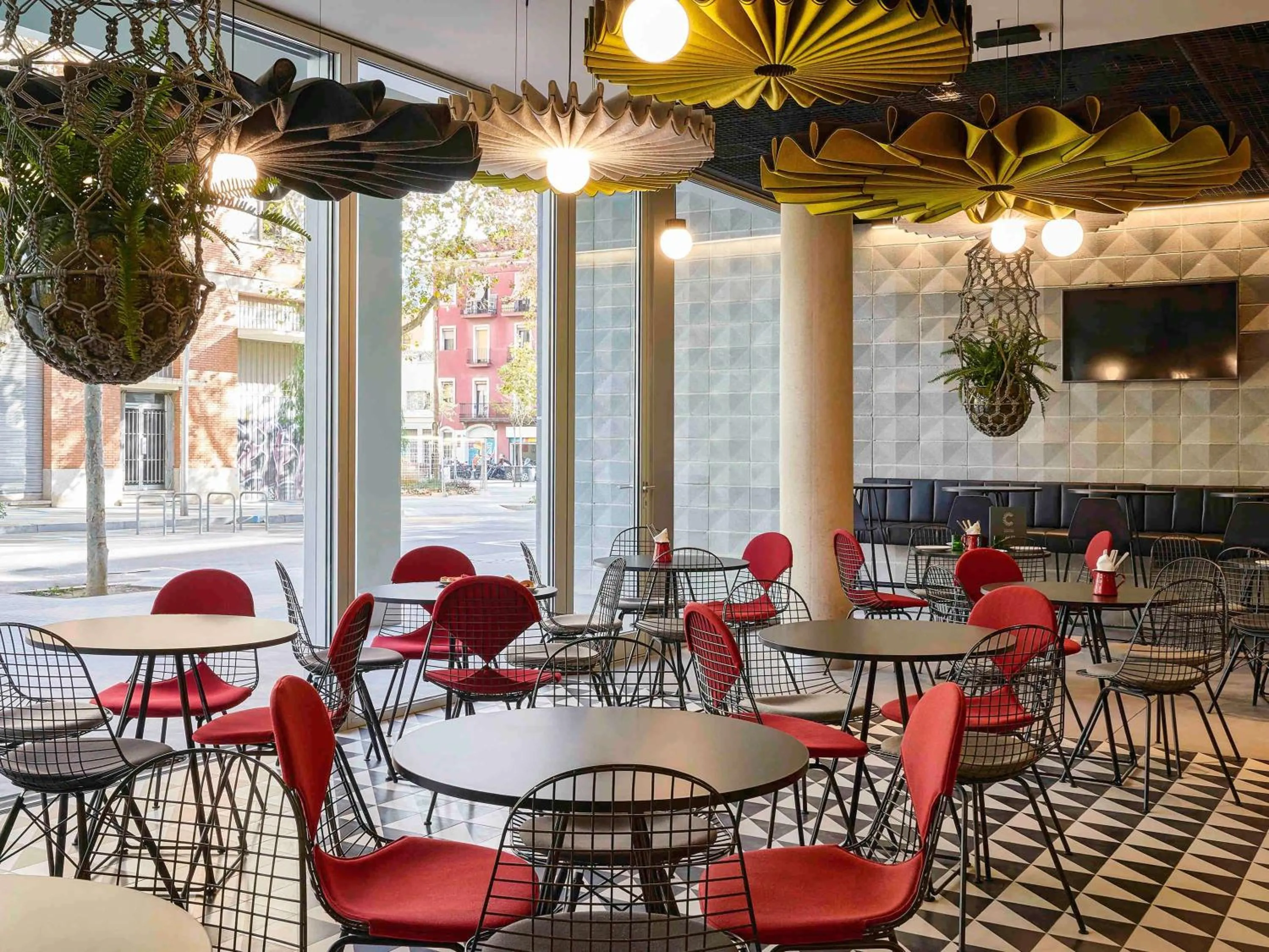 Restaurant/places to eat in Ibis Barcelona Plaza Glòries 22@