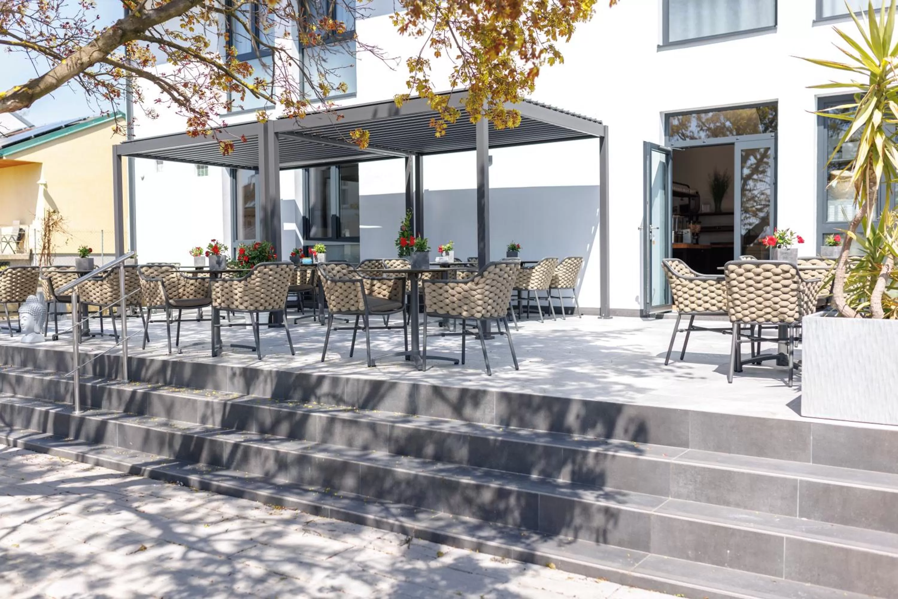 Patio in Kracher Hotel Doppelzimmer - inklusive Pool