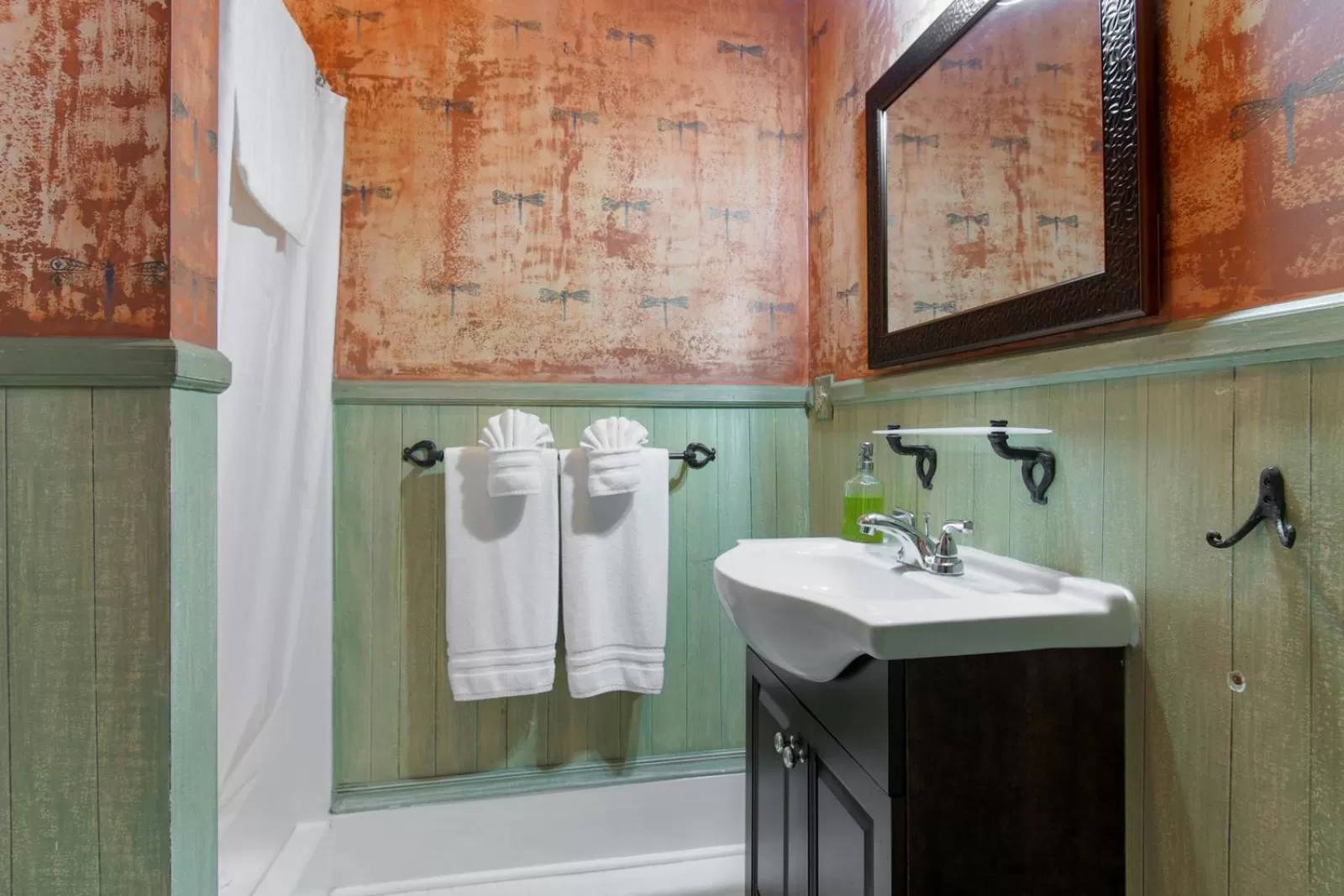 Bathroom in Auld Sweet Olive Bed and Breakfast