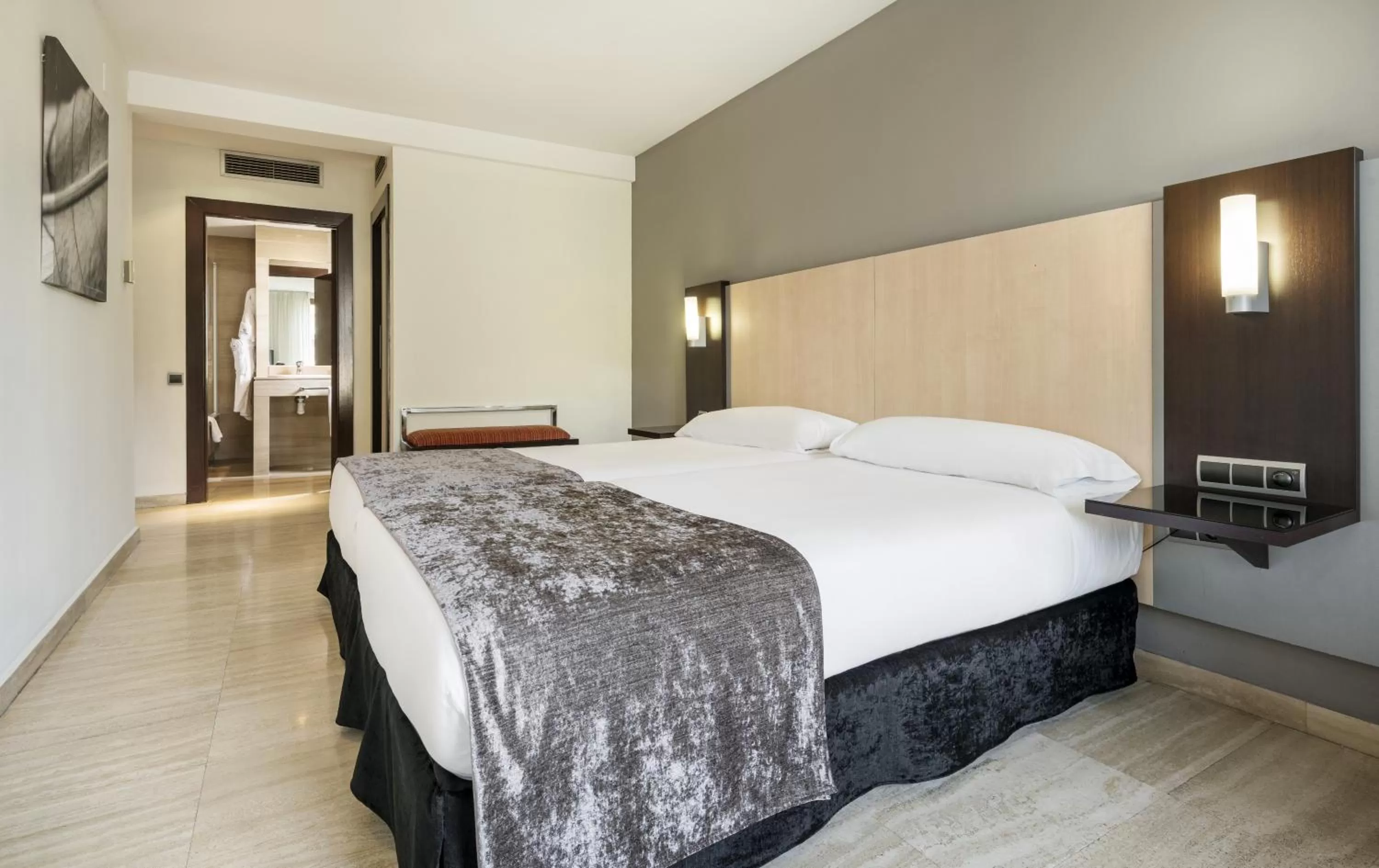 Decorative detail, Bed in Ilunion Almirante