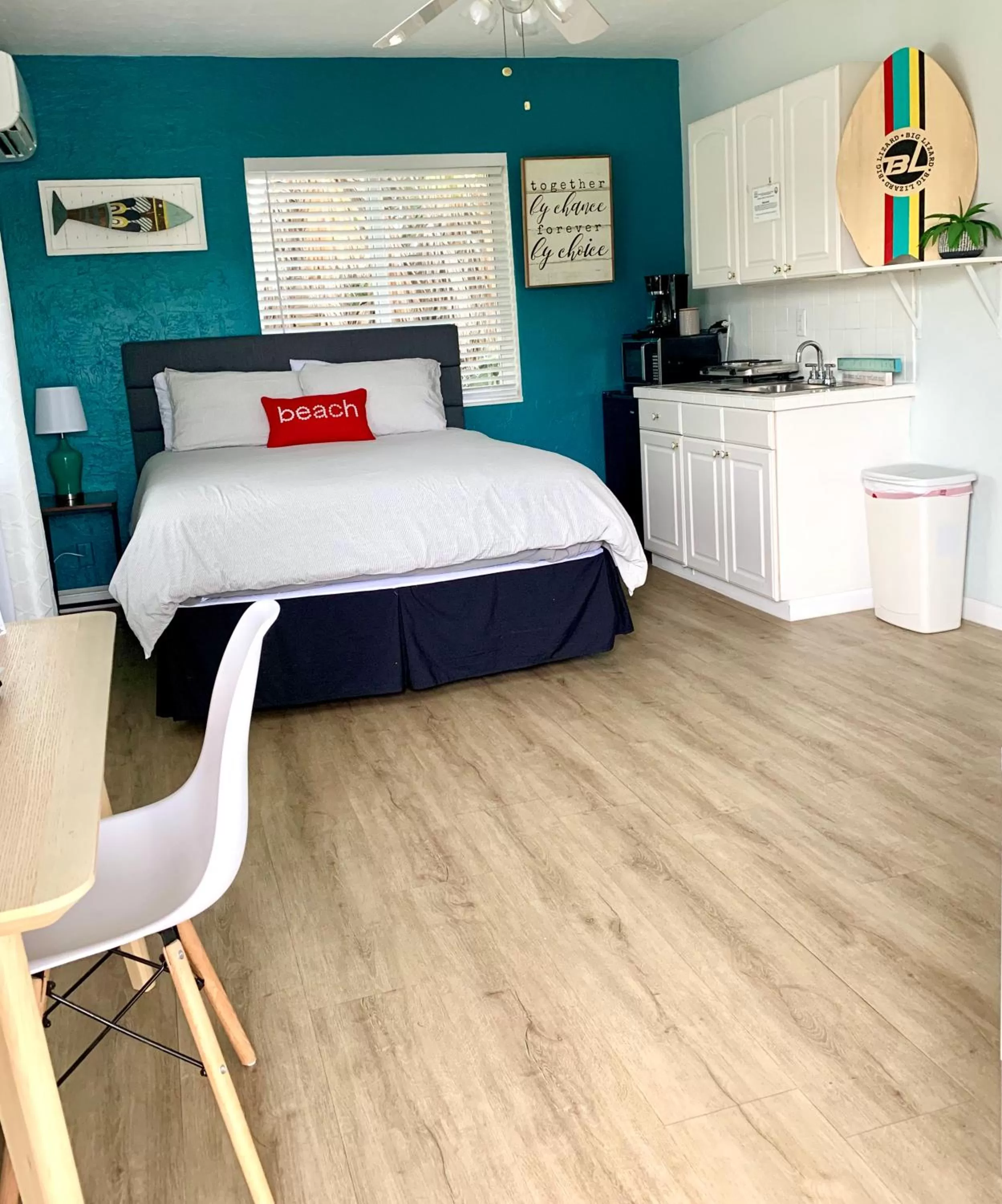 Standard Queen Room in 4145 By The Sea Inn & Suites